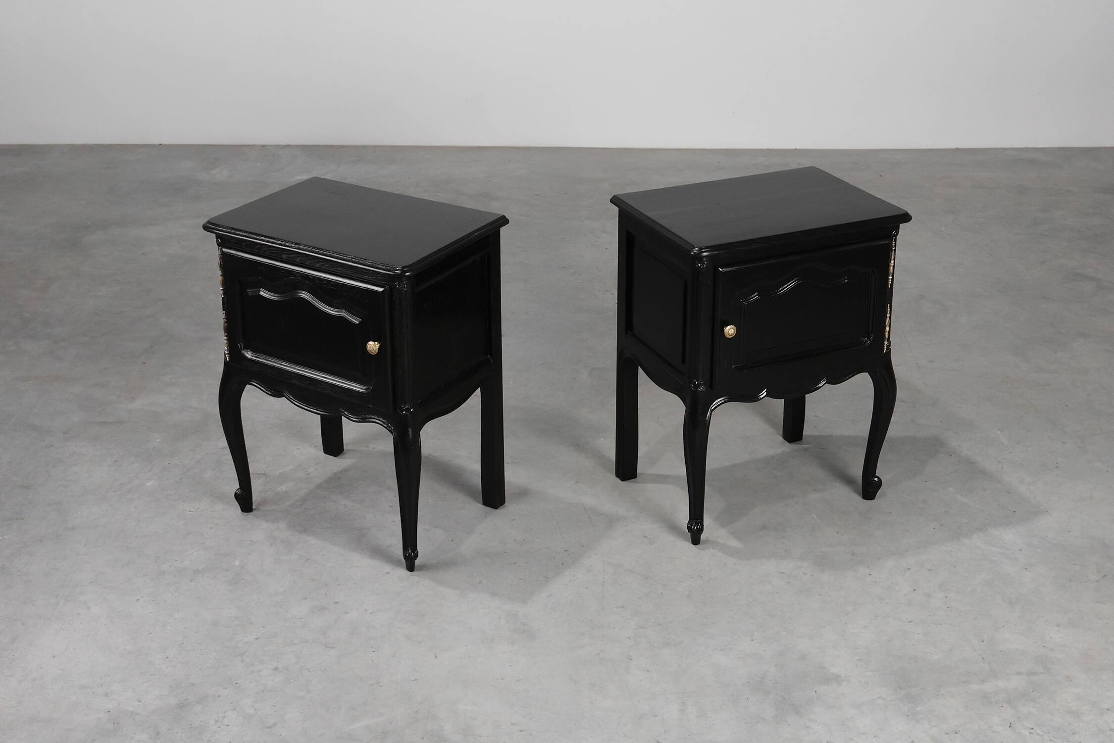 20th Century pair of French Louis XV Style Nightstands in Carved Wood