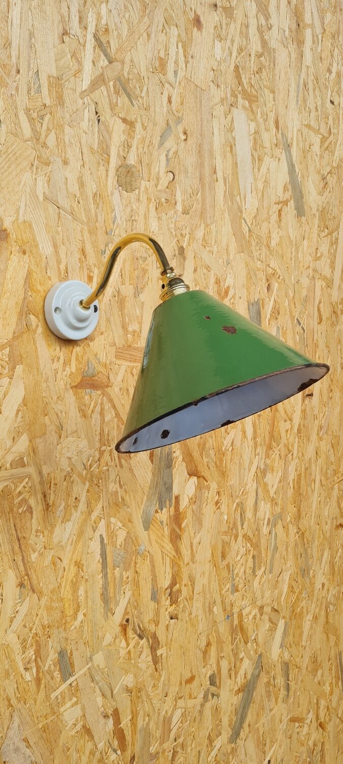 Vintage wall lamp in enamelled sheet metal