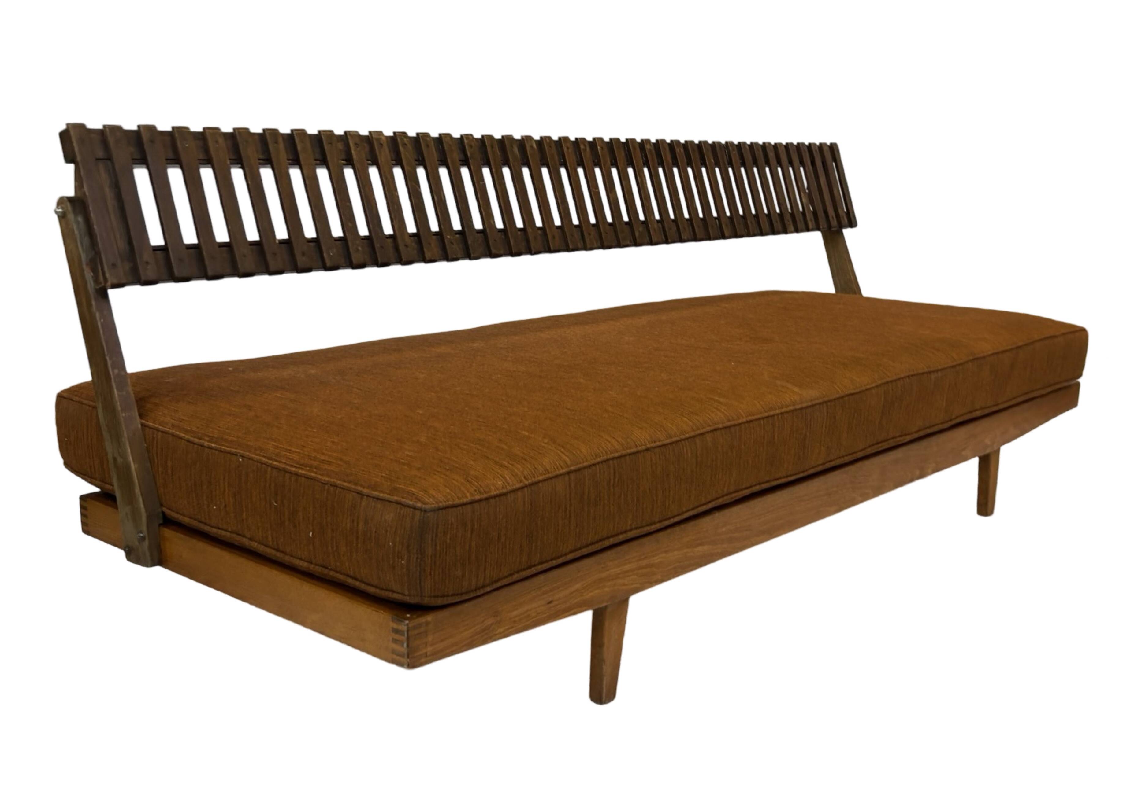 Mid-century daybed with removable backrest in oak 50's design