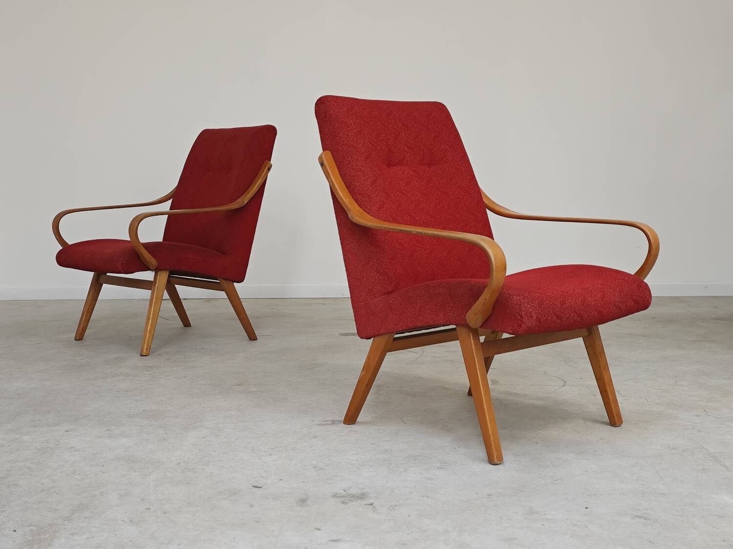 Pair of red armchairs 6953 by Jaroslav Smidek for Ton Bystrice Thonet 1960