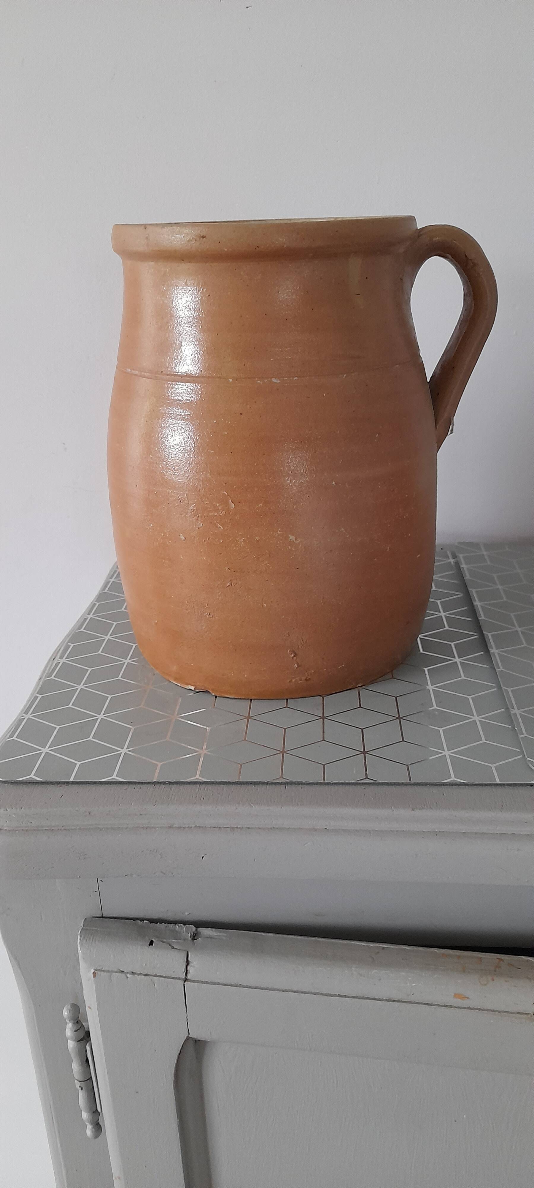 Stoneware pot