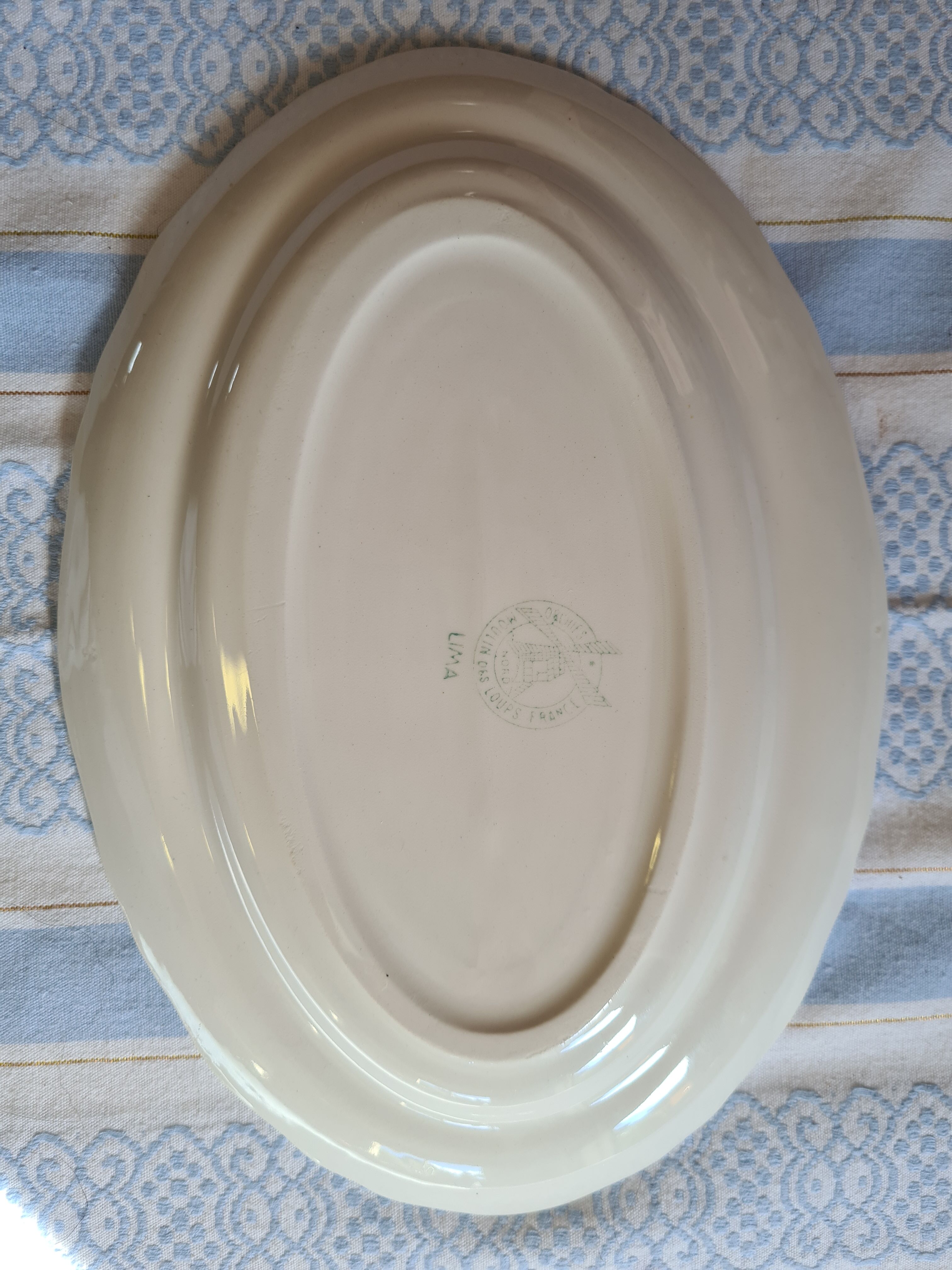 Small oval dish wolf mill model Lima blue décor