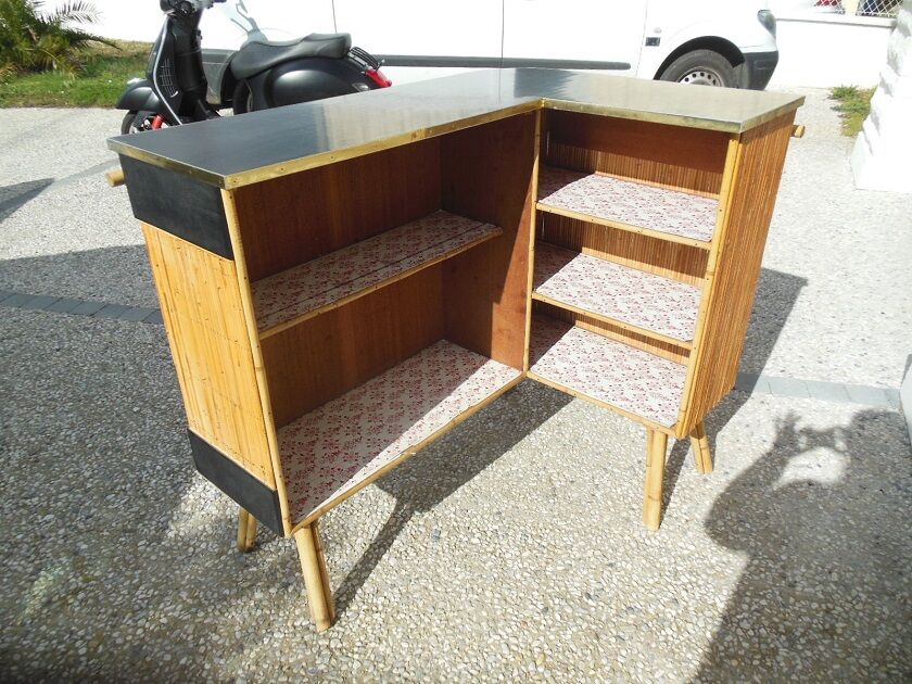 Rattan tiki bar