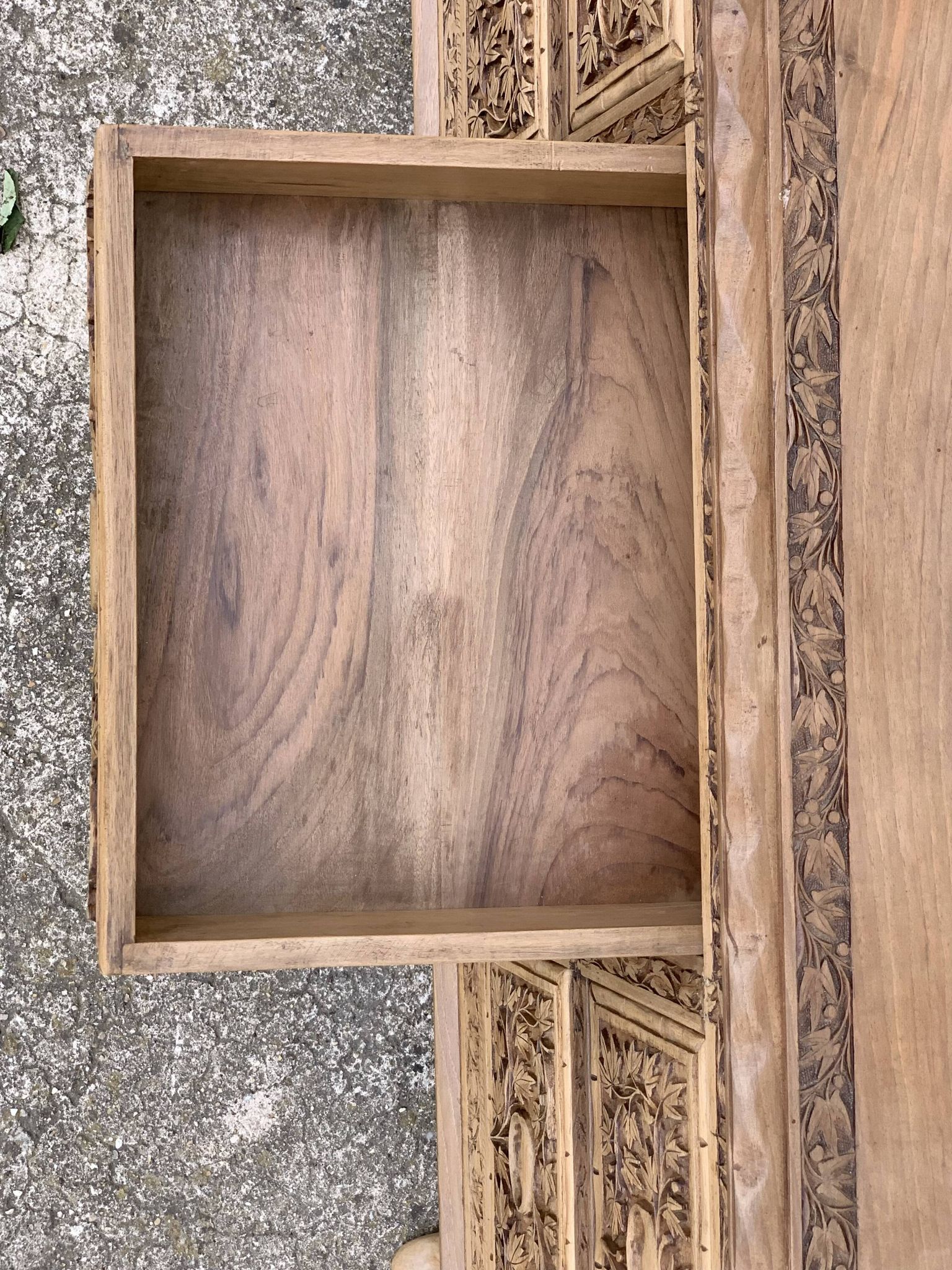 Commode vintage basse Padouk Massif sculpté 1950