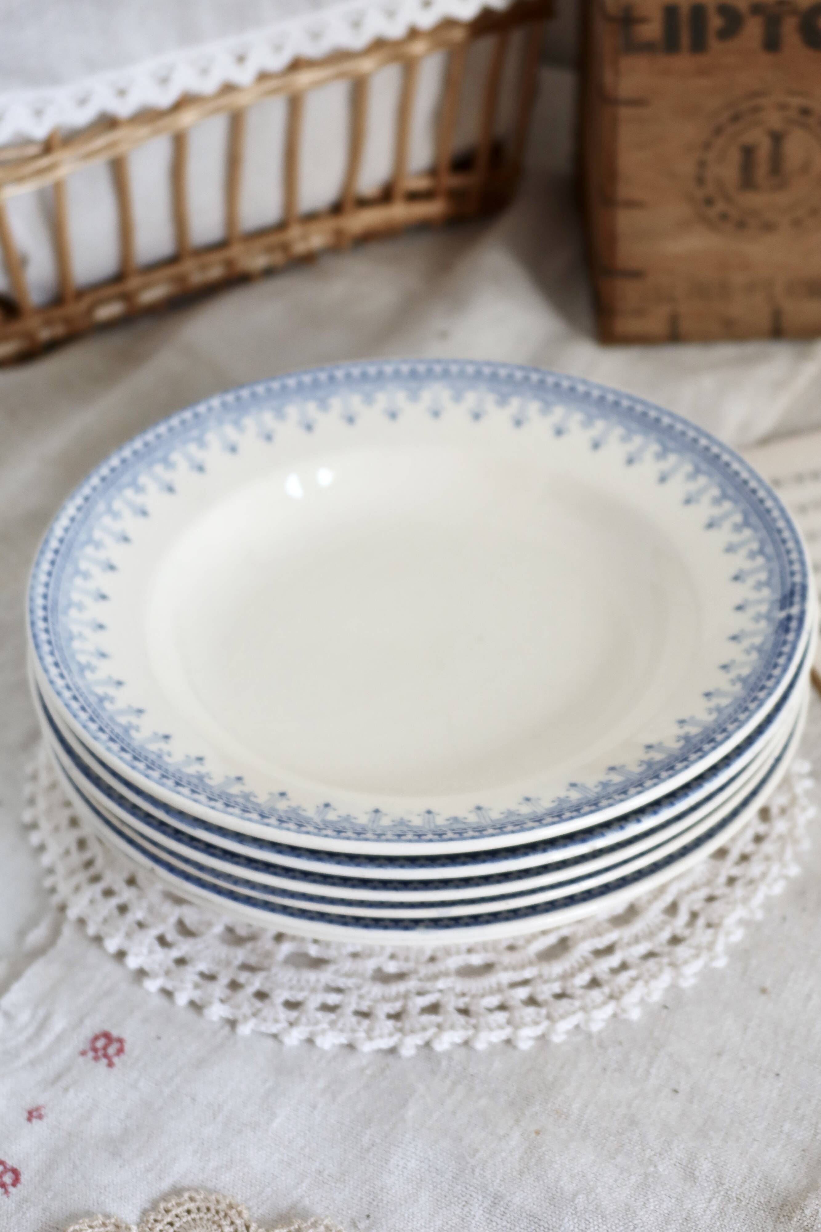 6 vintage ivory ironstone deep plates - Blue pattern