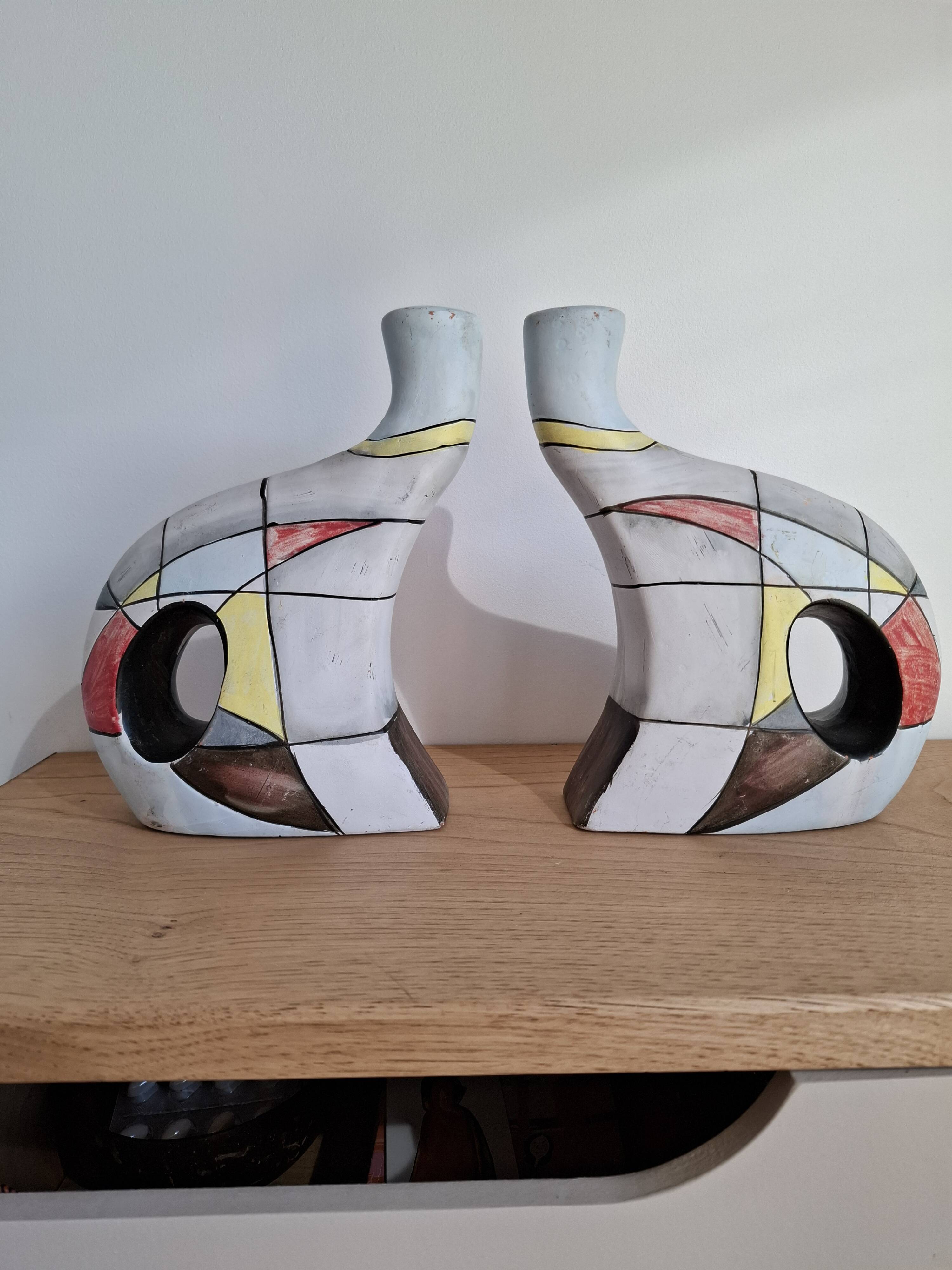 Duo de vases aux formes scupturales - Peints à la main