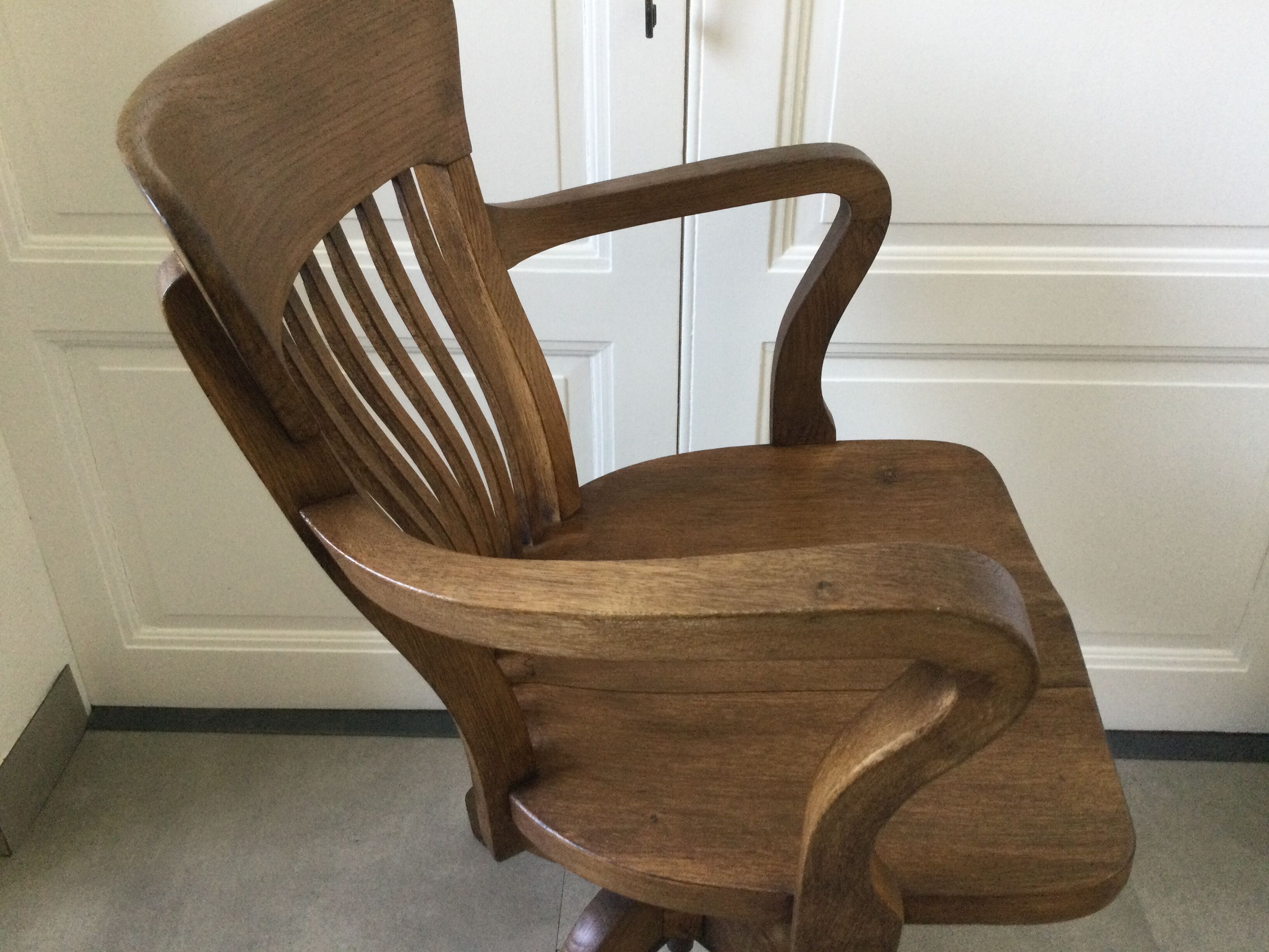 American Swivel and tilting armchair