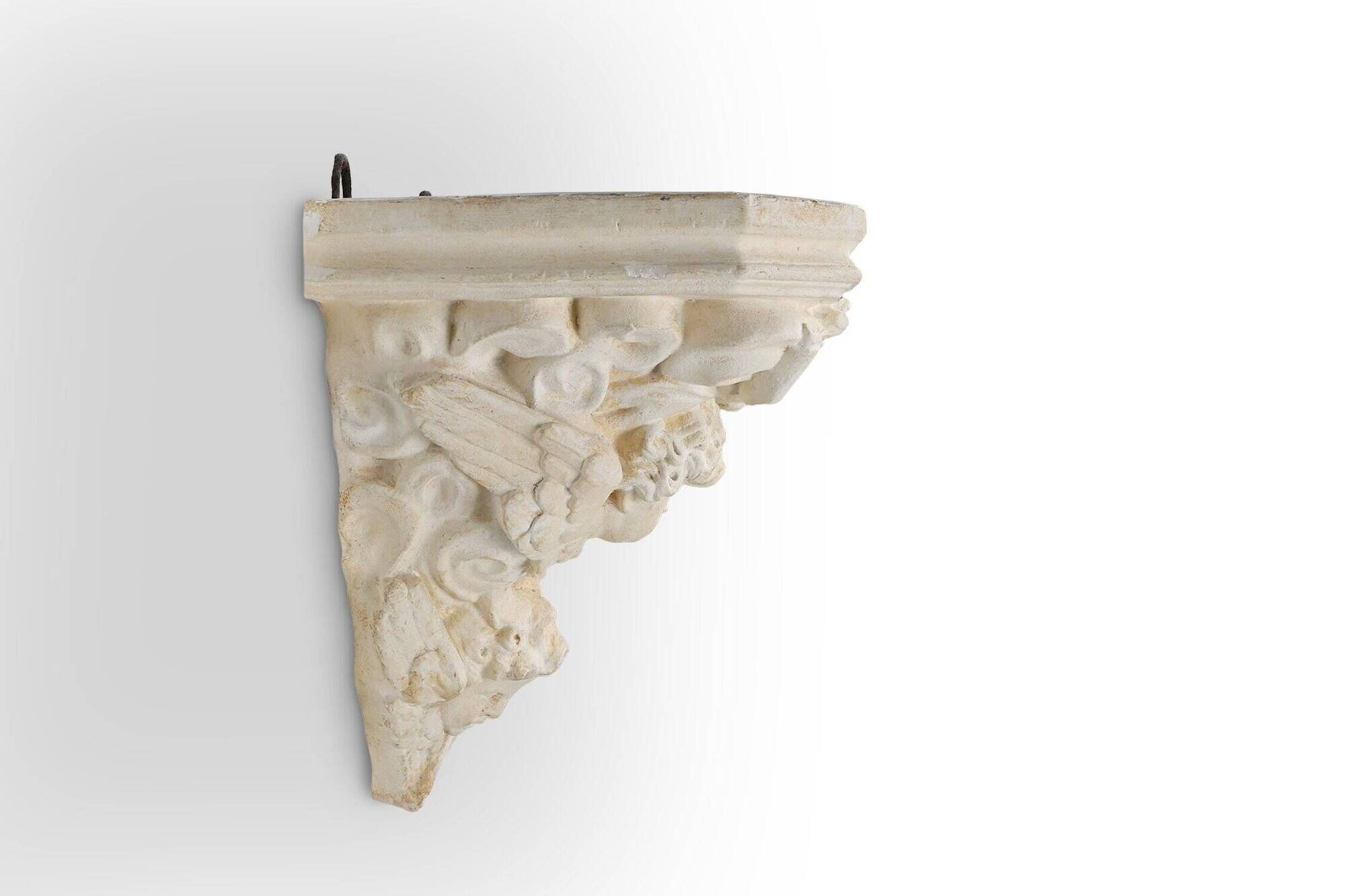 Console murale en plâtre antique avec 3 chérubins, France années 1900