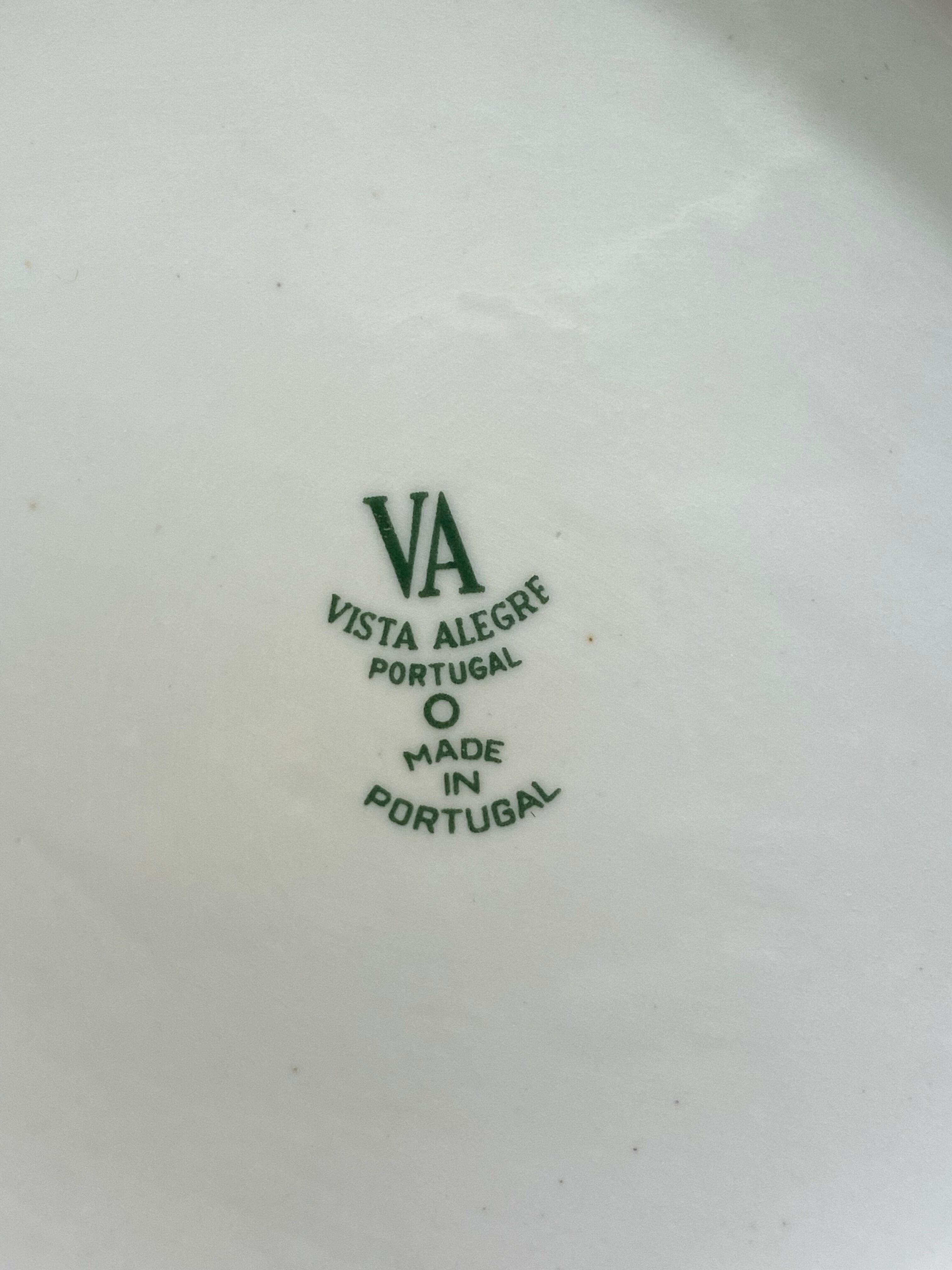 Large vase with Far Eastern porcelain decoration from Portugal Vista Alegre