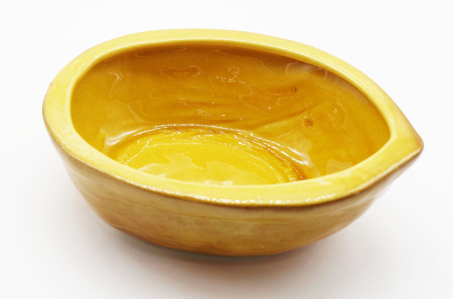 Nut-shaped box in dabbling