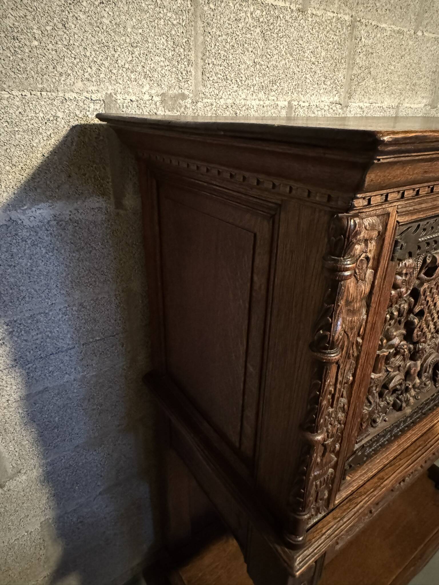 Antique buffet richly carved – Renaissance / Henry II style