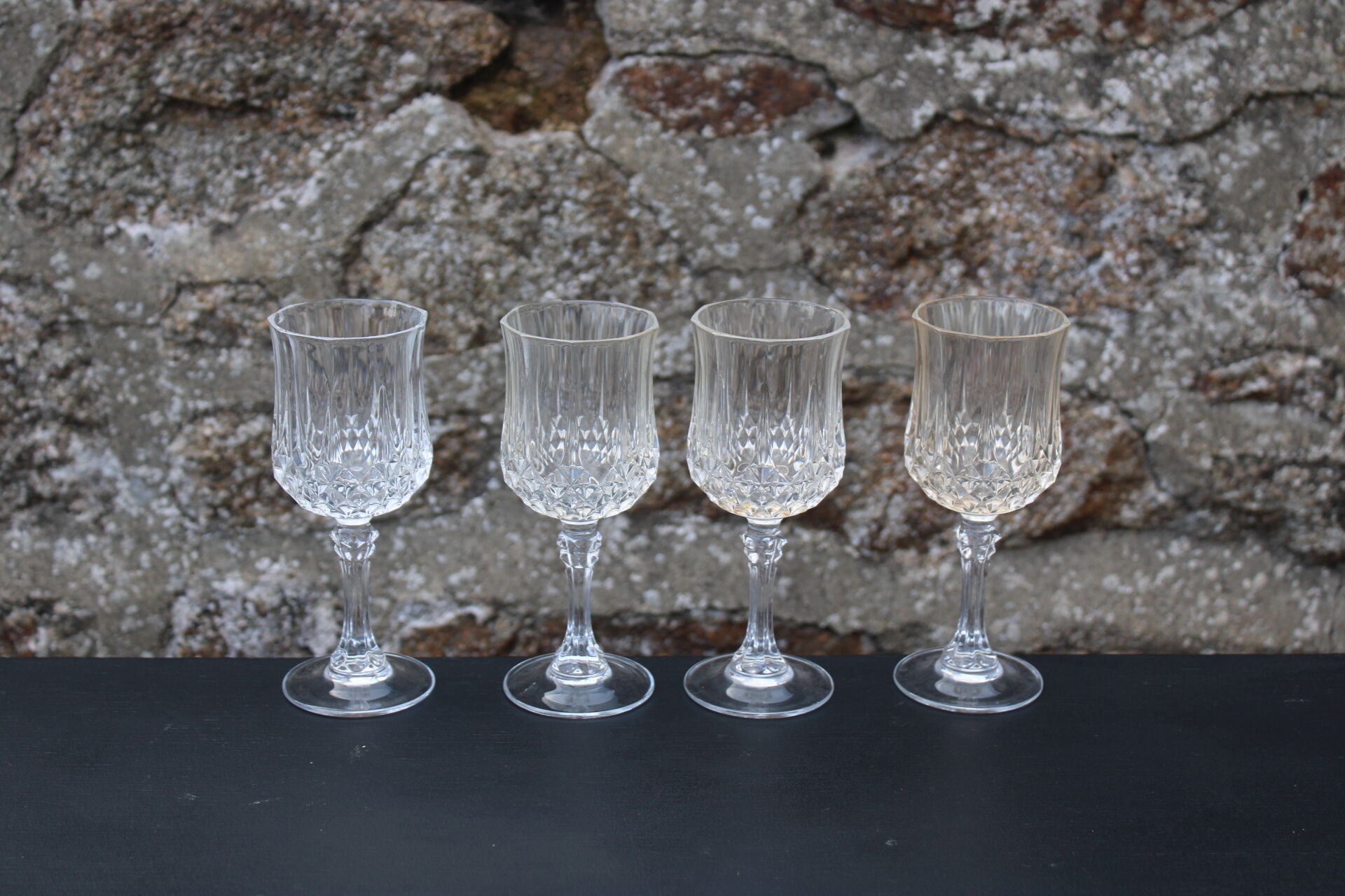 4 crystal flutes
