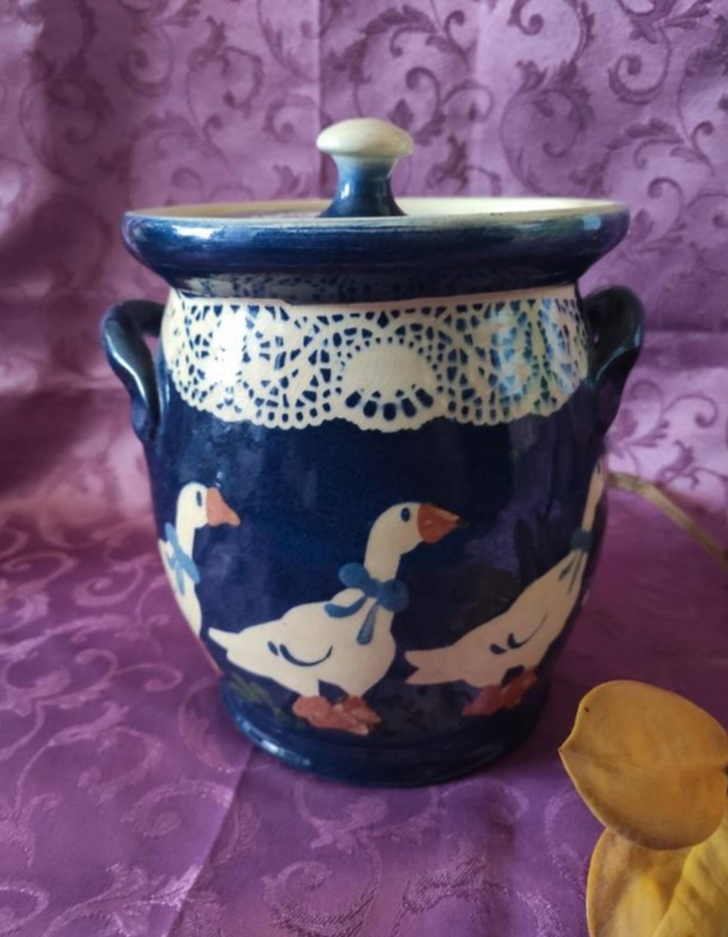 Garlic pot in ceramic