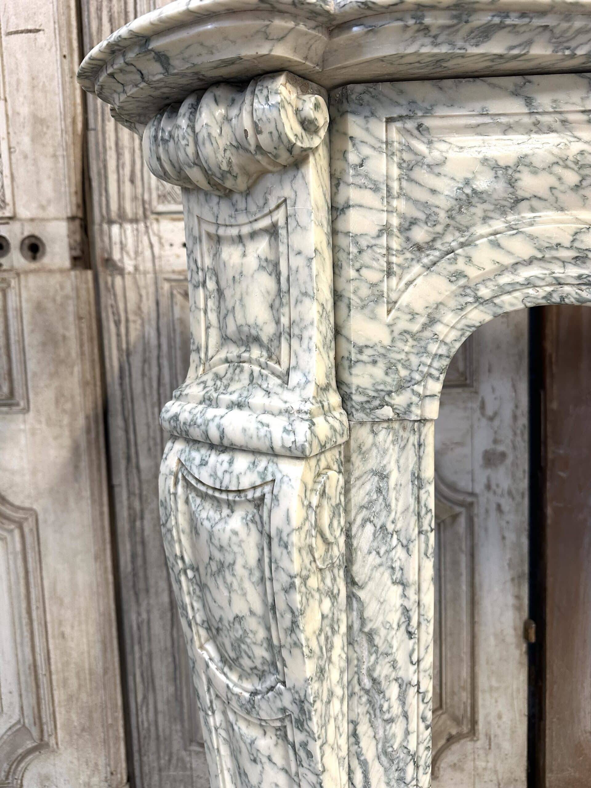 Cheminée en marbre vert style Louis XV
