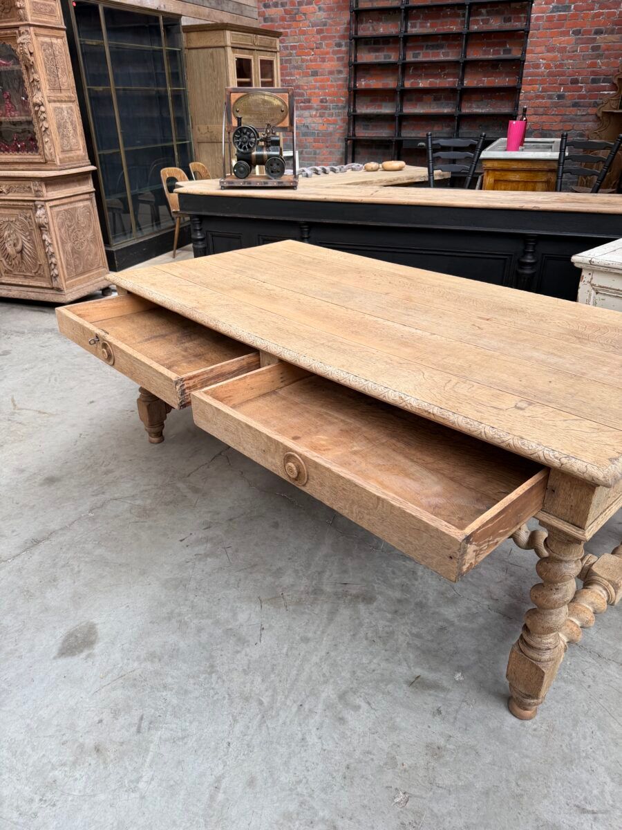 Table de château début XXème