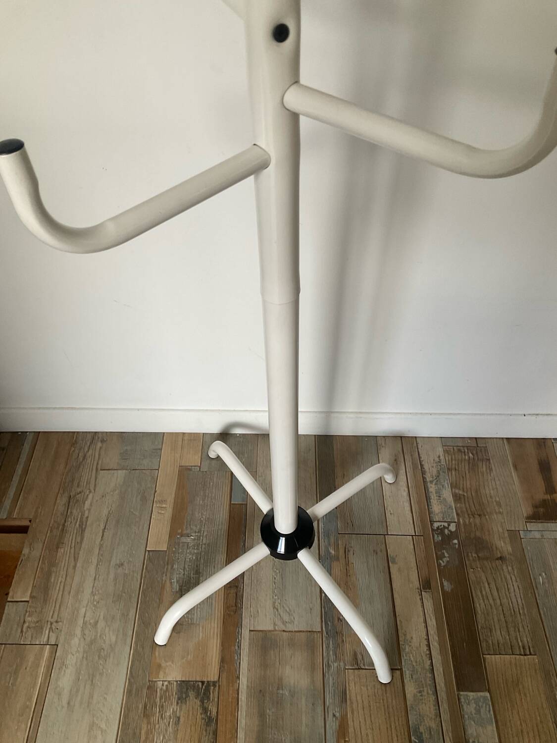 Children's coat rack in tubular metal from the 70s and 80s