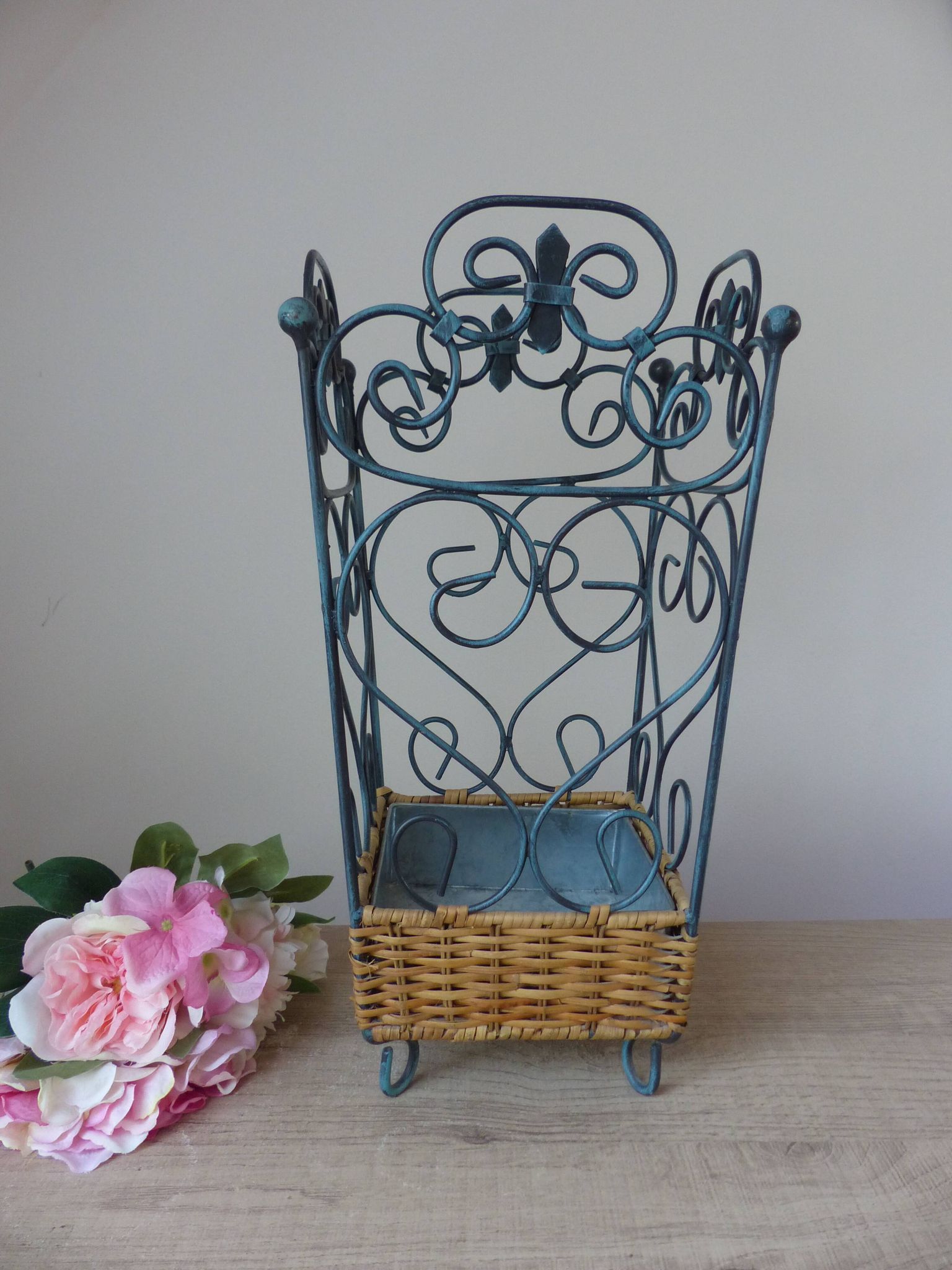 Shabby chic French umbrella stand in metal and woven wicker – storage