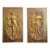 Paire de bas reliefs en bronze sur le thème des 4 saisons, printemps été