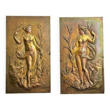 Paire de bas reliefs en bronze sur le thème des 4 saisons, printemps été