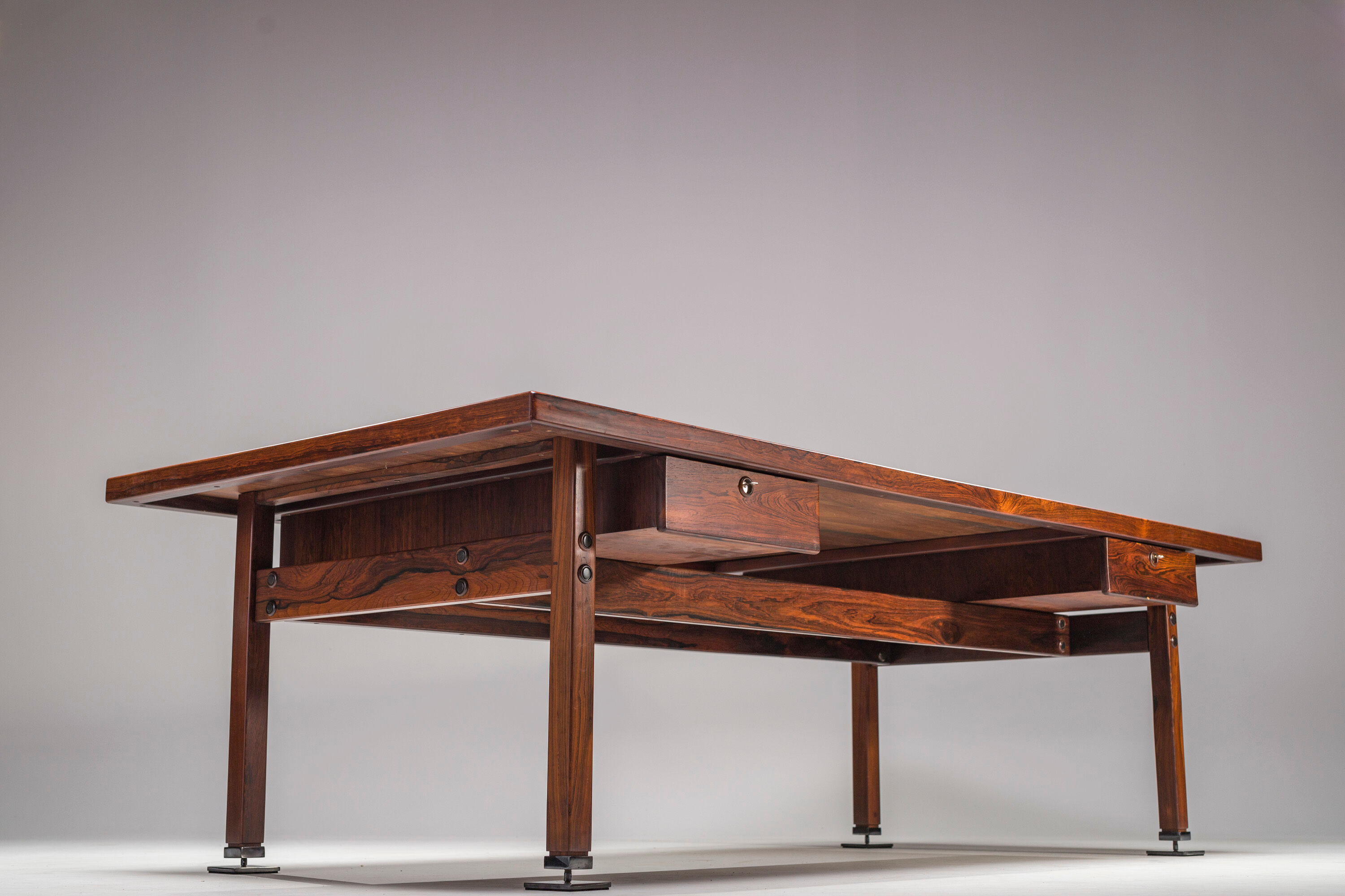 Mid-Century Modern Jacaranda Itamaraty Desk by Sergio Rodrigues for Oca, Brazil, 1960s