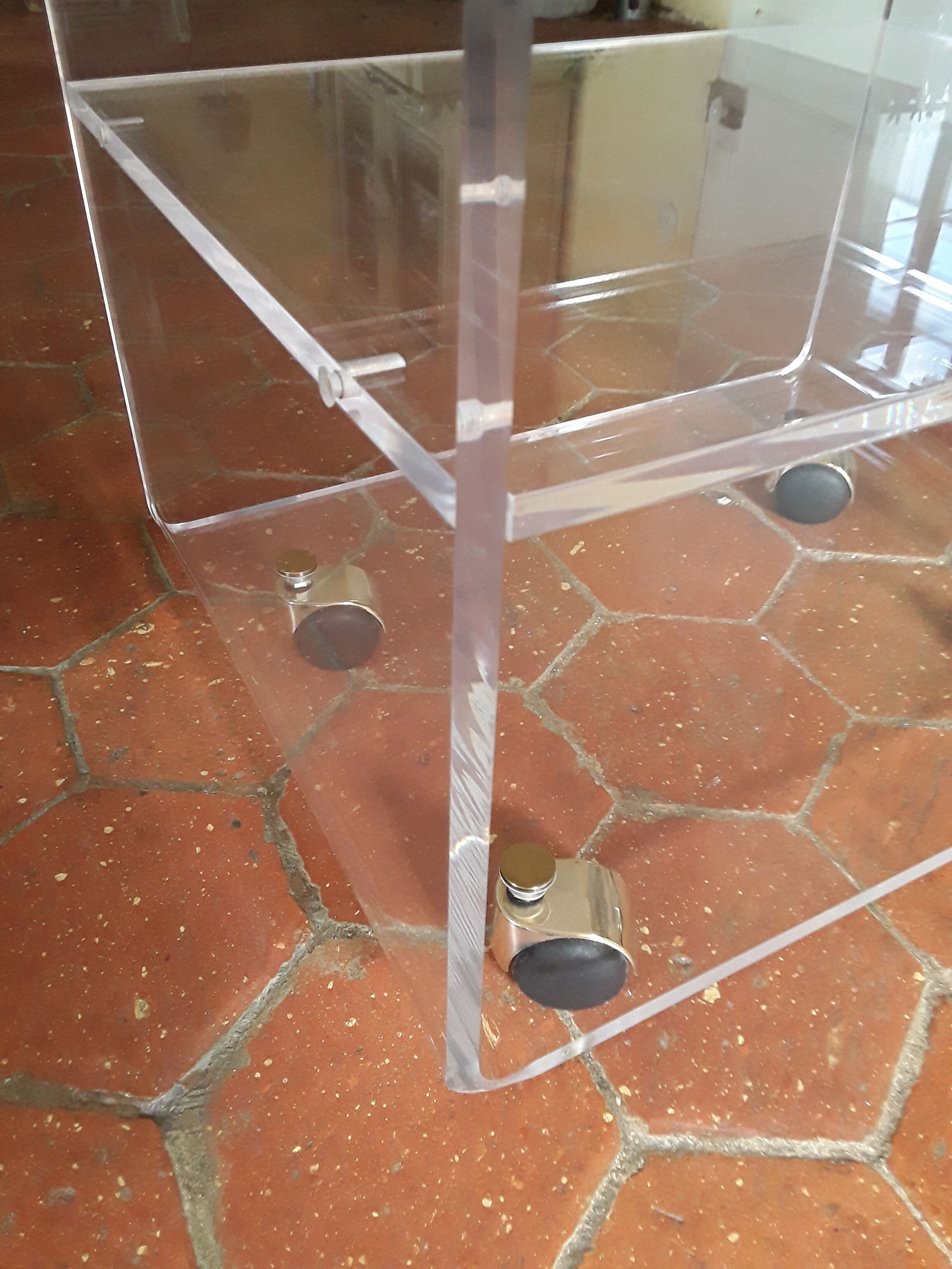 Plexiglas Marais International coffee table