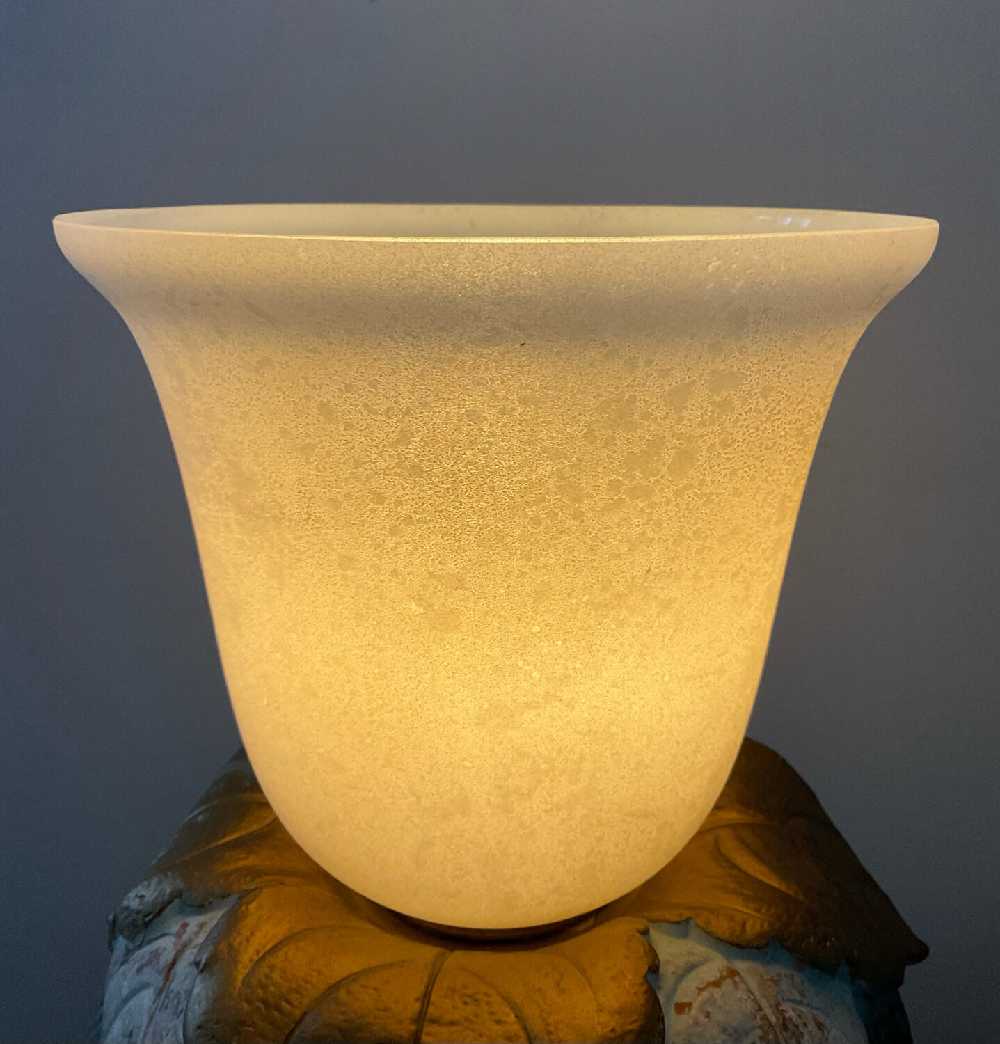 Lampe vintage en opaline et plâtre