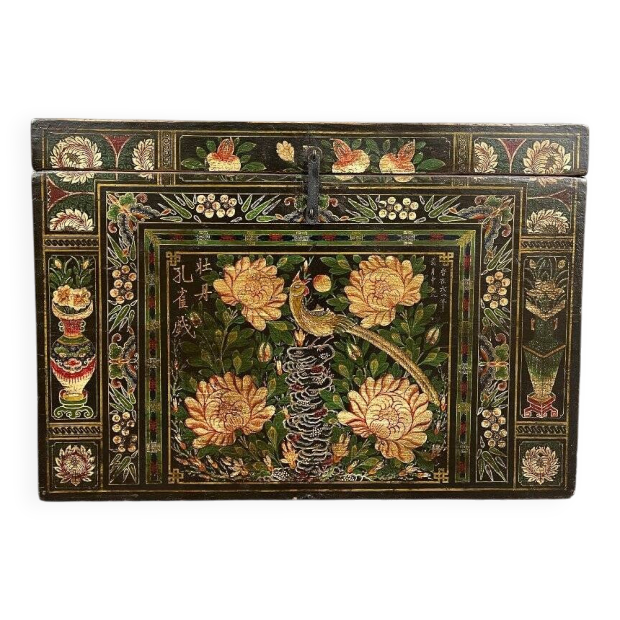 Coffre ancien en bois peint à la main