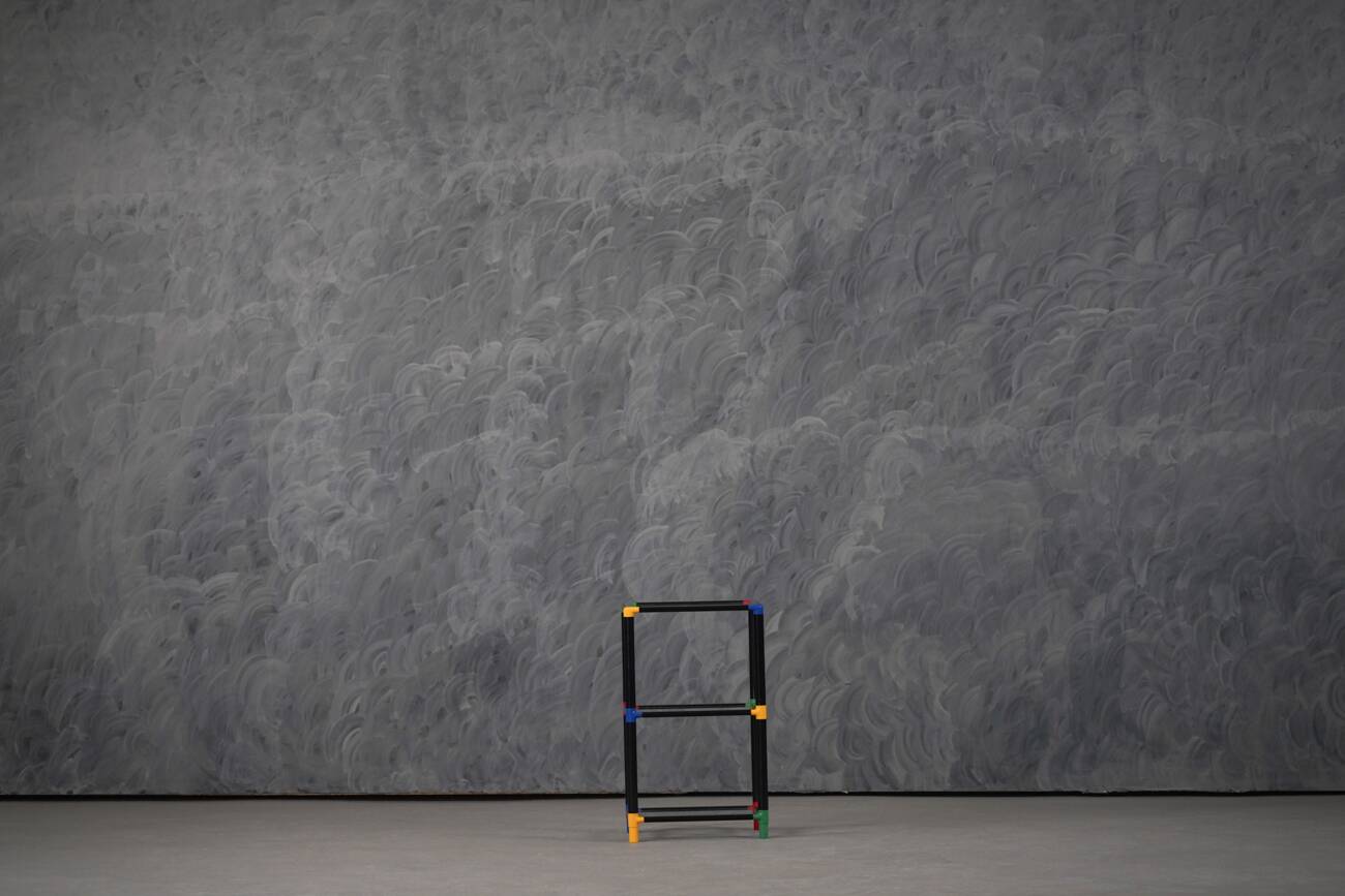 Vintage Memphis small display cabinet, Italy, 1980s