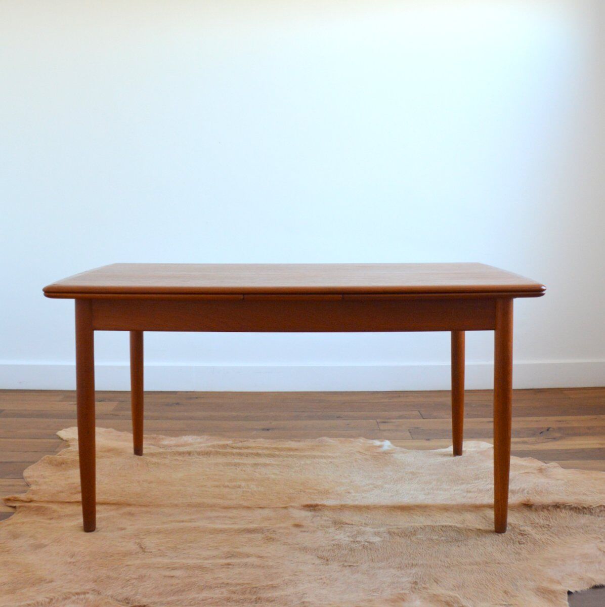 Scandinavian dining table with 1960s extensions (6 to 12 people)