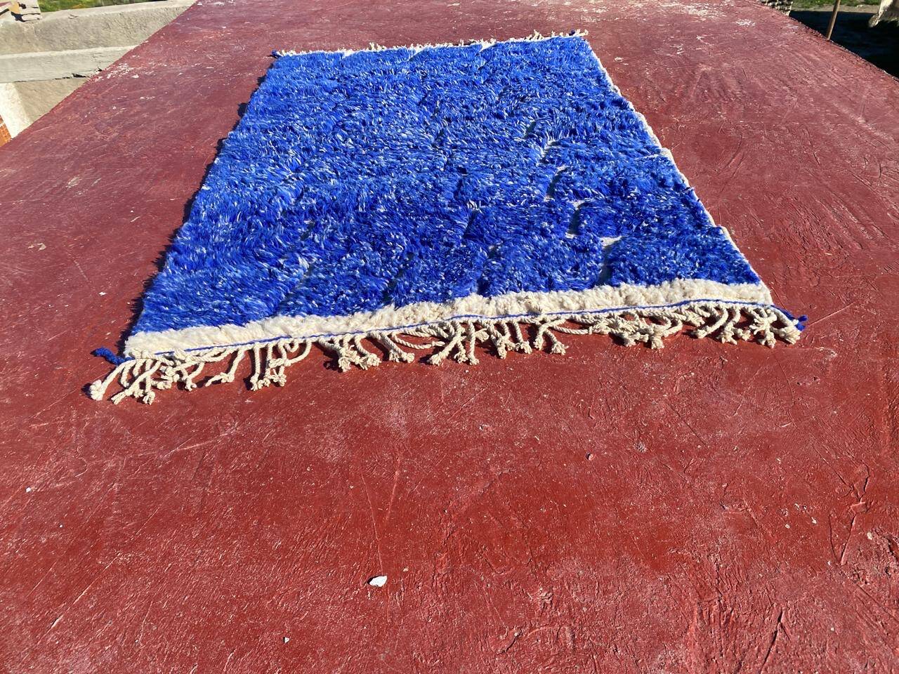Beni Ouarain Berber rug in Majorelle blue, 250x150 cm – natural wool