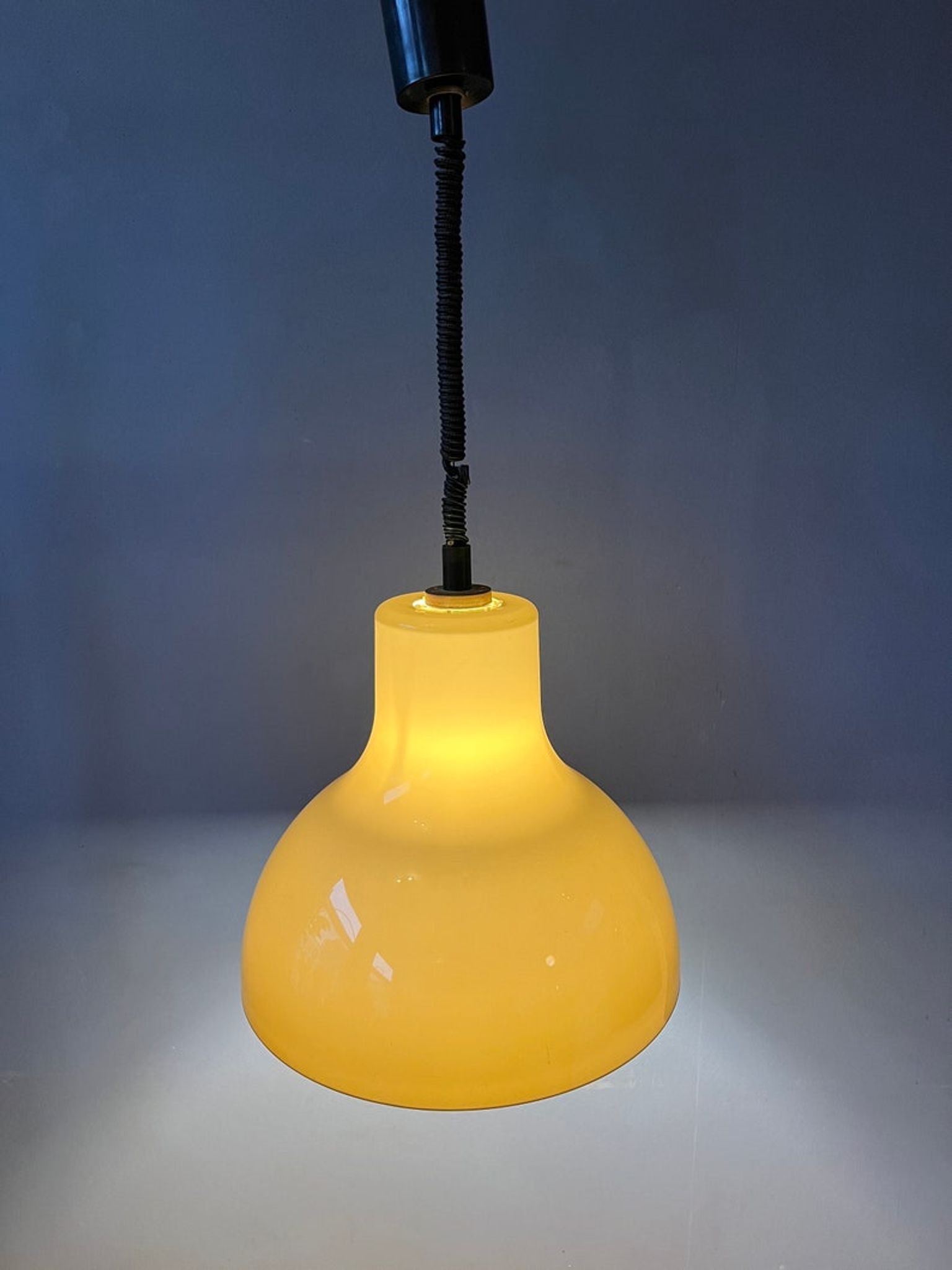 Suspension Space Age en verre acrylique