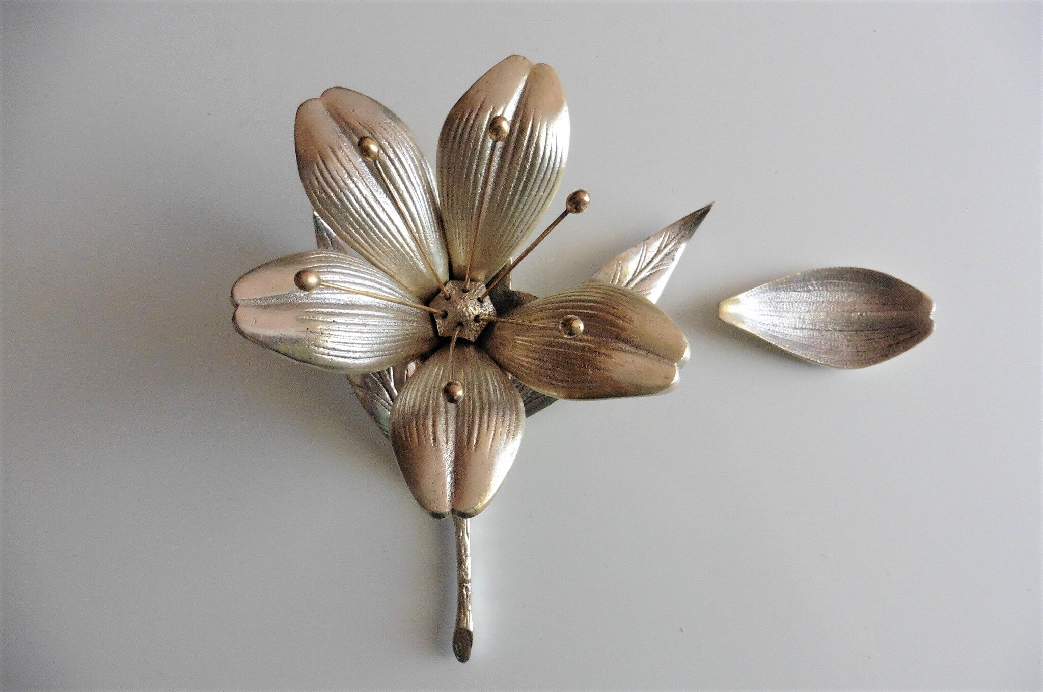 Silver metal flower ashtray