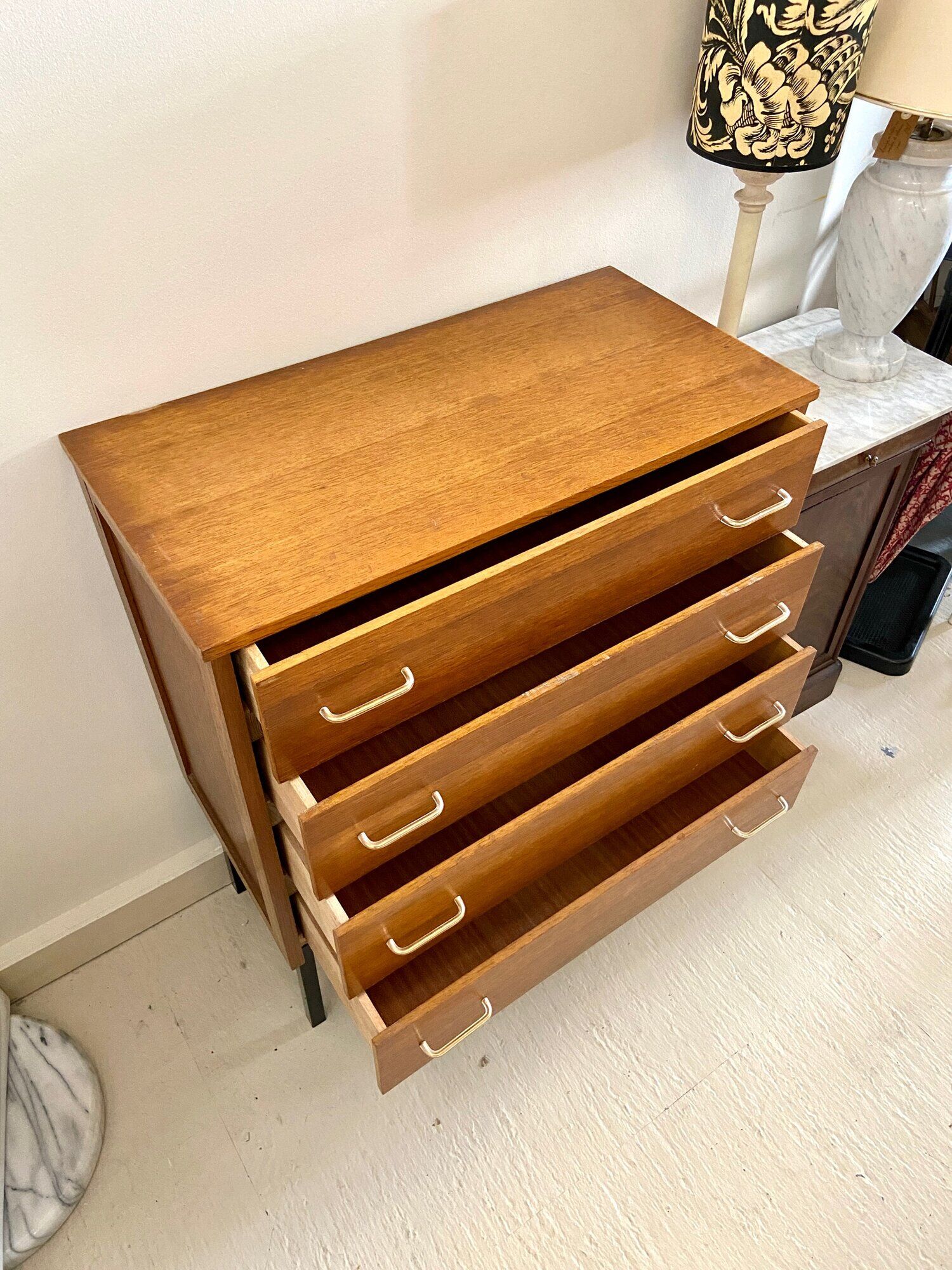 Commode 4 tiroirs en bois et métal noir années 1960