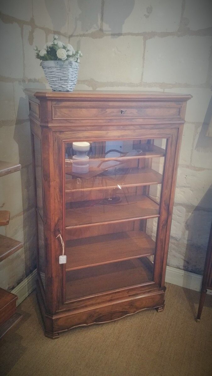 Old window style Louis Philippe