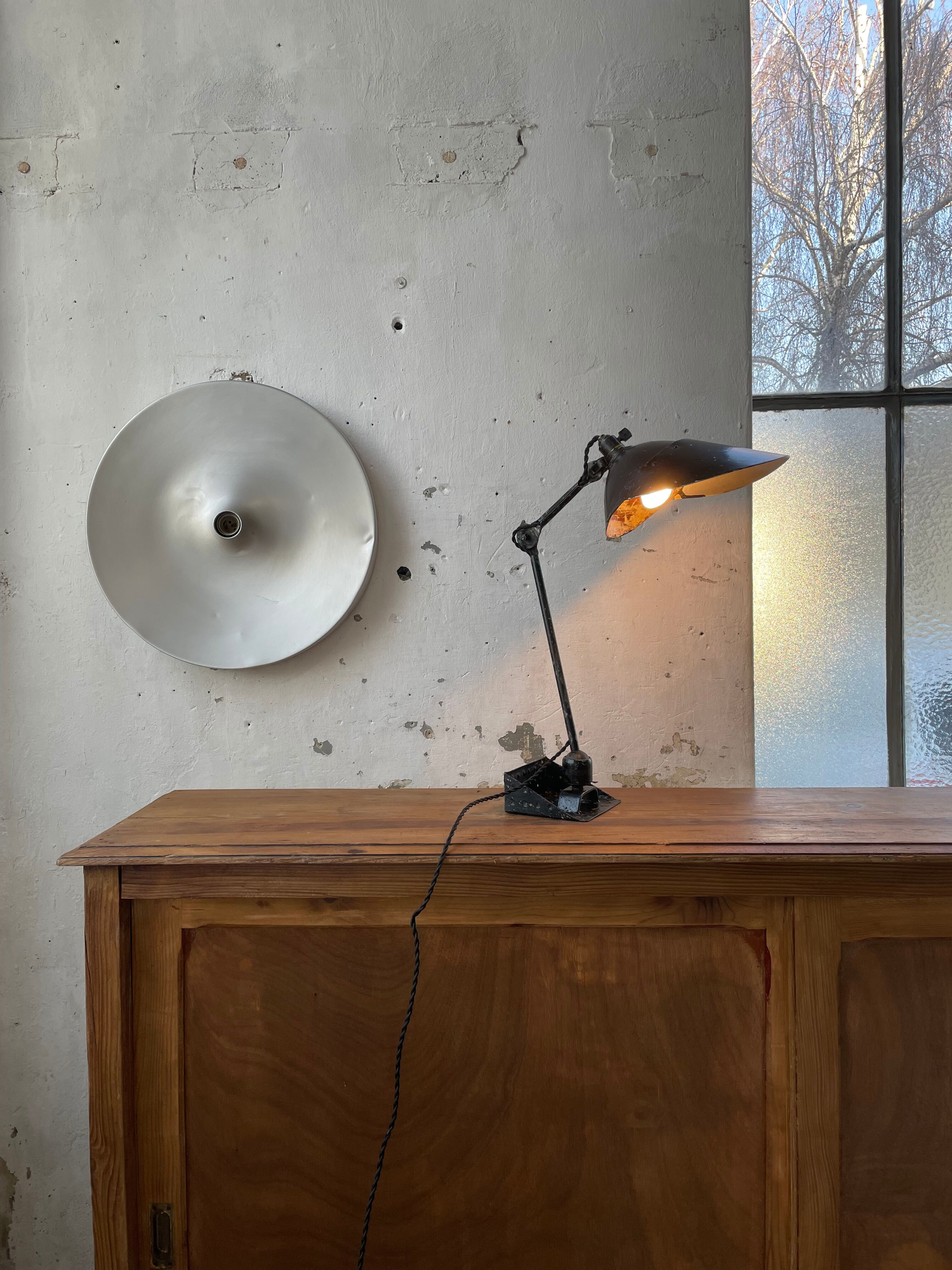 Articulated workshop lamp ravel ball joints