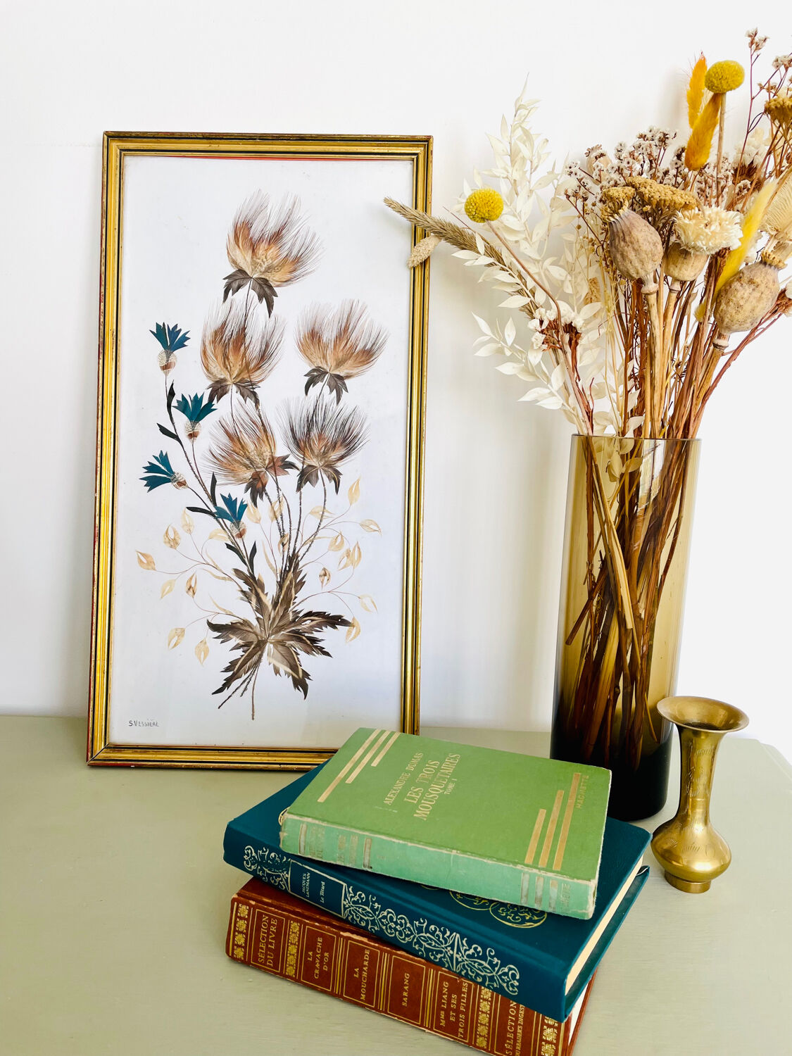 Vintage framing floral feather patterns