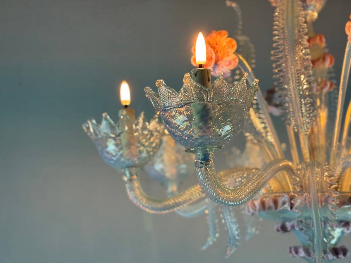 Venetian chandelier in blue and pink Murano glass, 8 light arms, circa 19