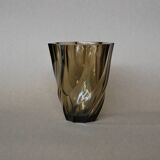 Vase torsadé en verre fumé