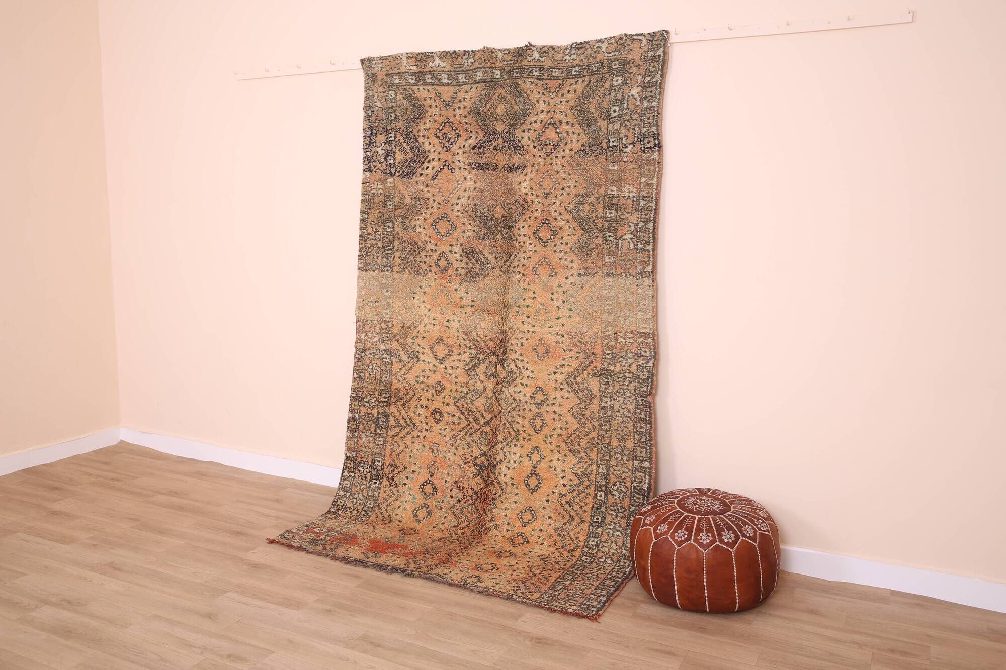 Peach Vintage Moroccan Rug 142 x 248 cm, Berber Wool Rug Handmade, Boho Rug