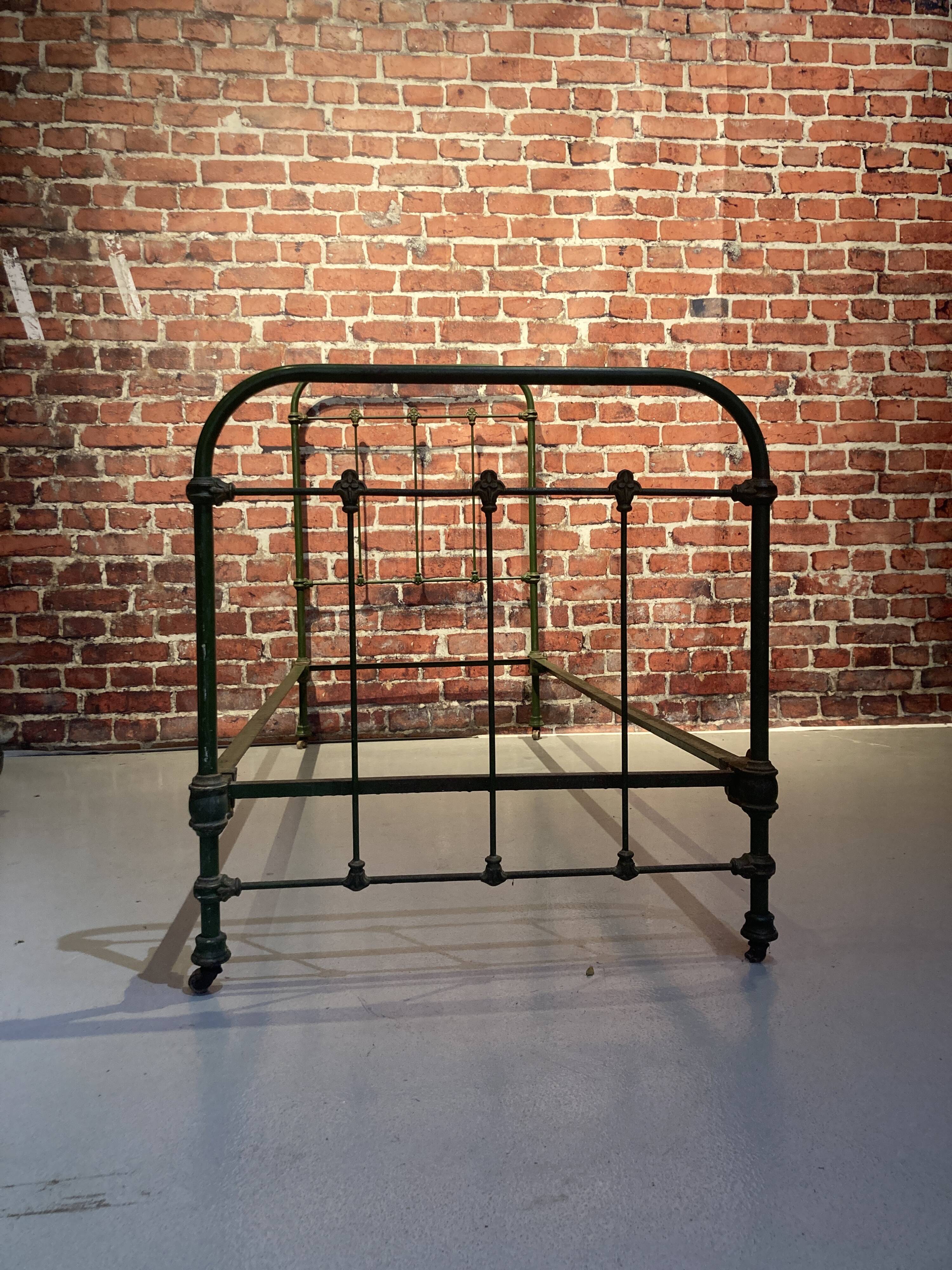 Green metal bed, 1 place