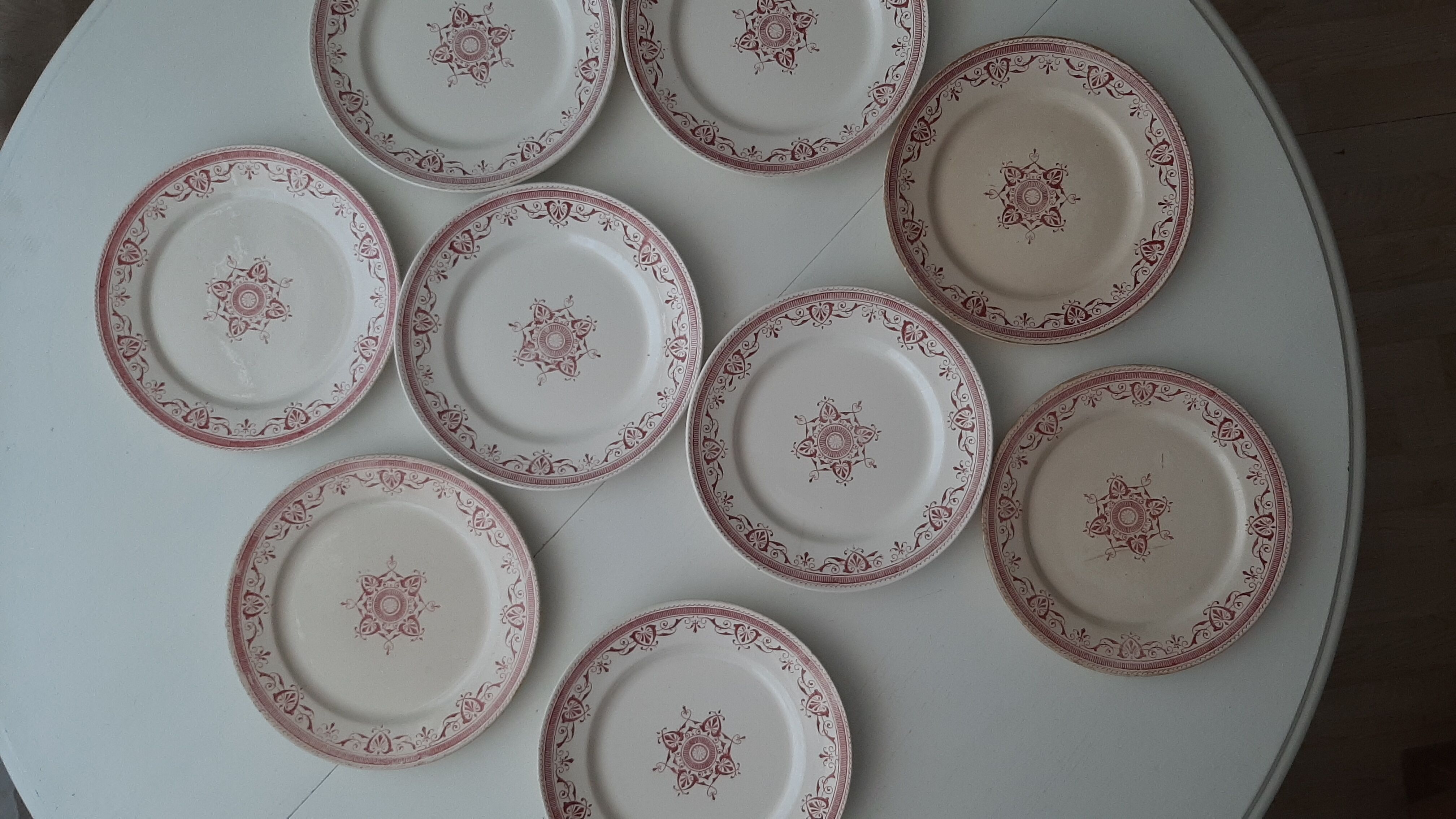 Set of 9 flat Plates