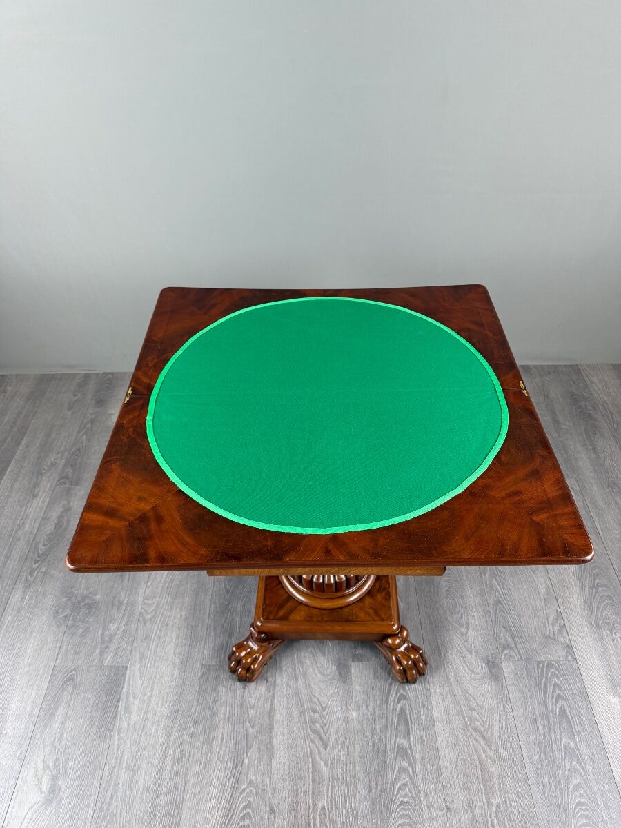 Table à jeux en acajou, XIXe siècle