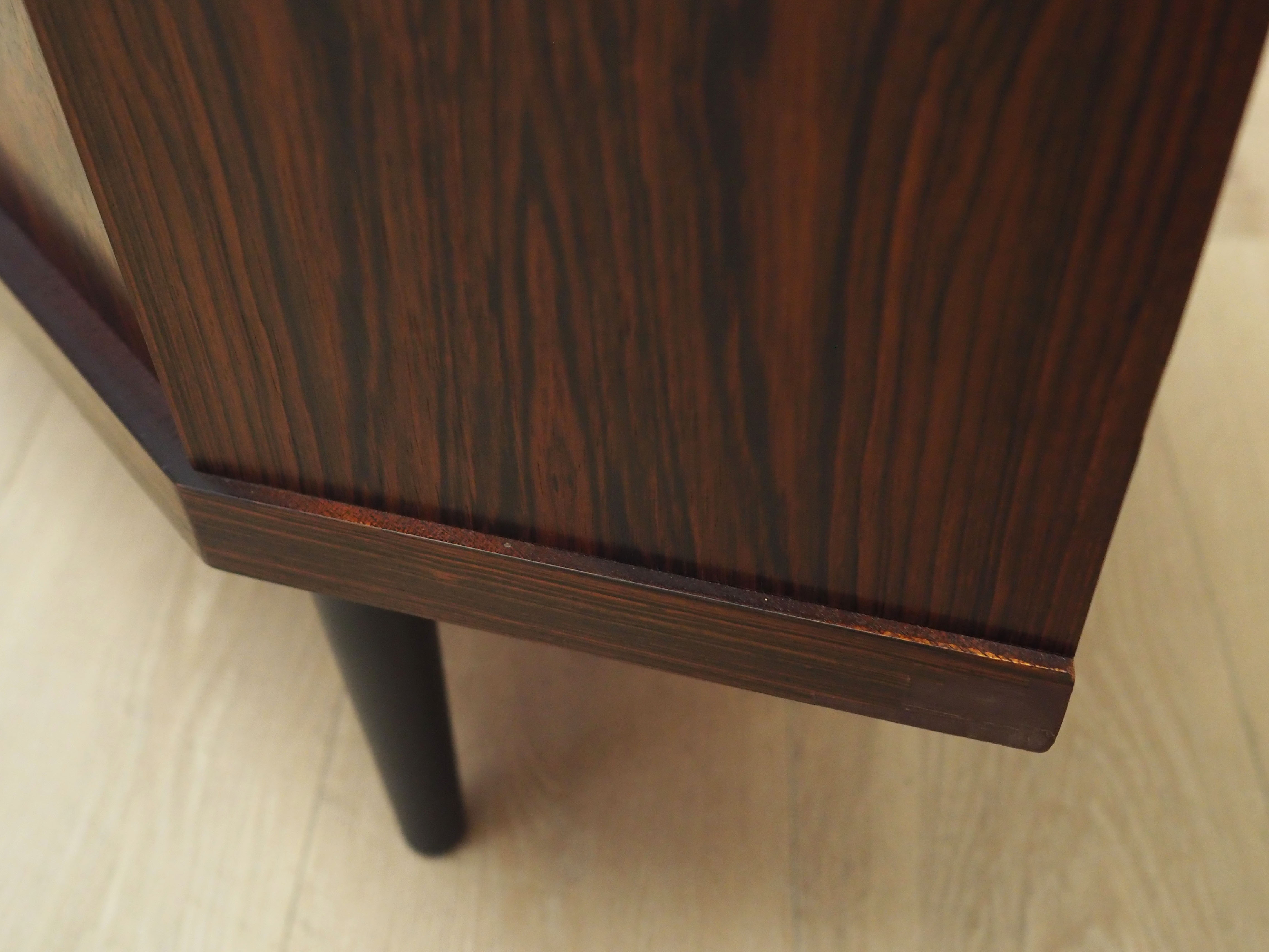 Armoire d’angle en palissandre, design danois, années 1970, production: Danemark