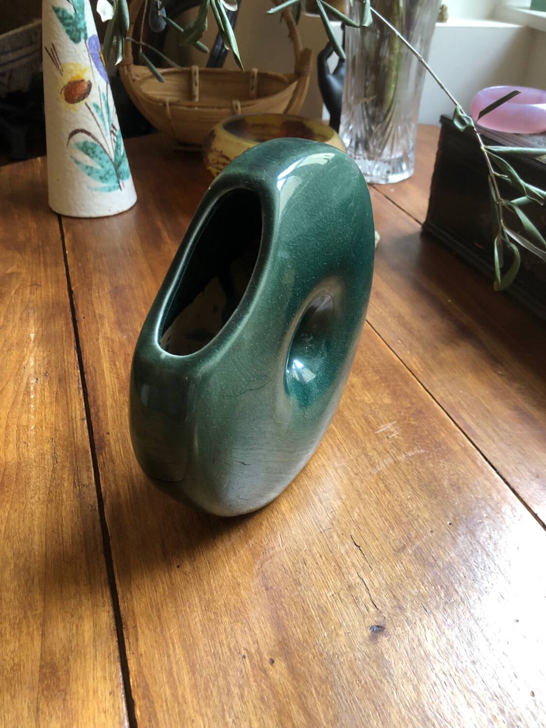 Cracked snail vase