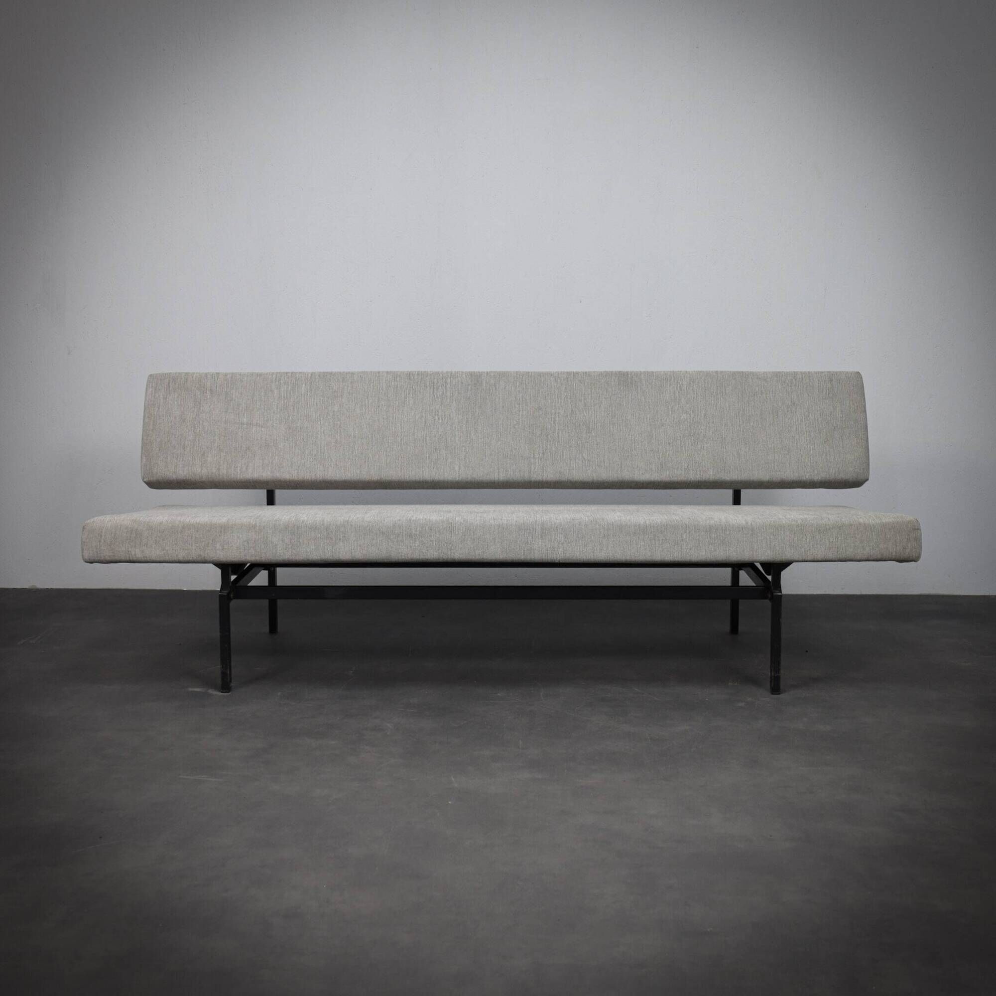 Dutch minimalist sofa from the 1950s, model 540 by Gijs van der Sluis for Gispen, 1960s.