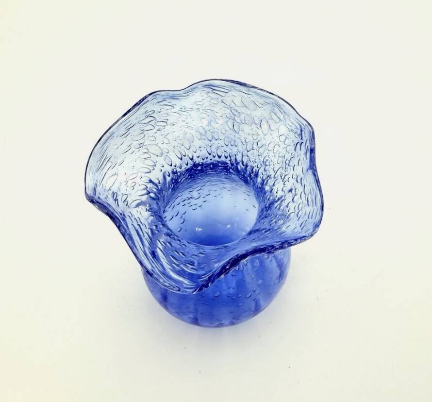 Small blue blown glass vase with air bubbles - 614024