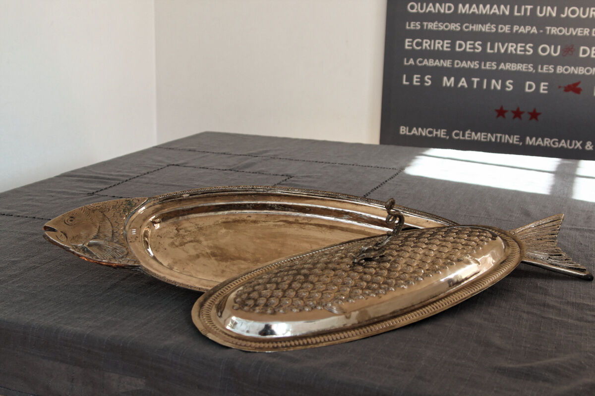 Ancient fish dish in silver metal