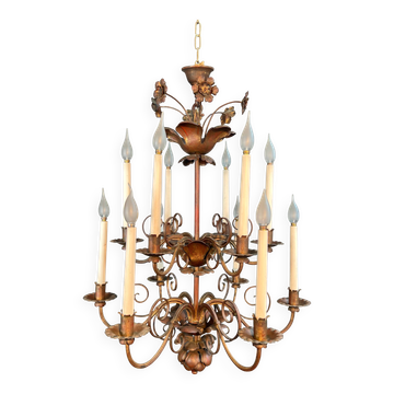 Lustre en métal doré à 2 niveaux et 12 bras de lumière dans le goût de la maison Baguès
