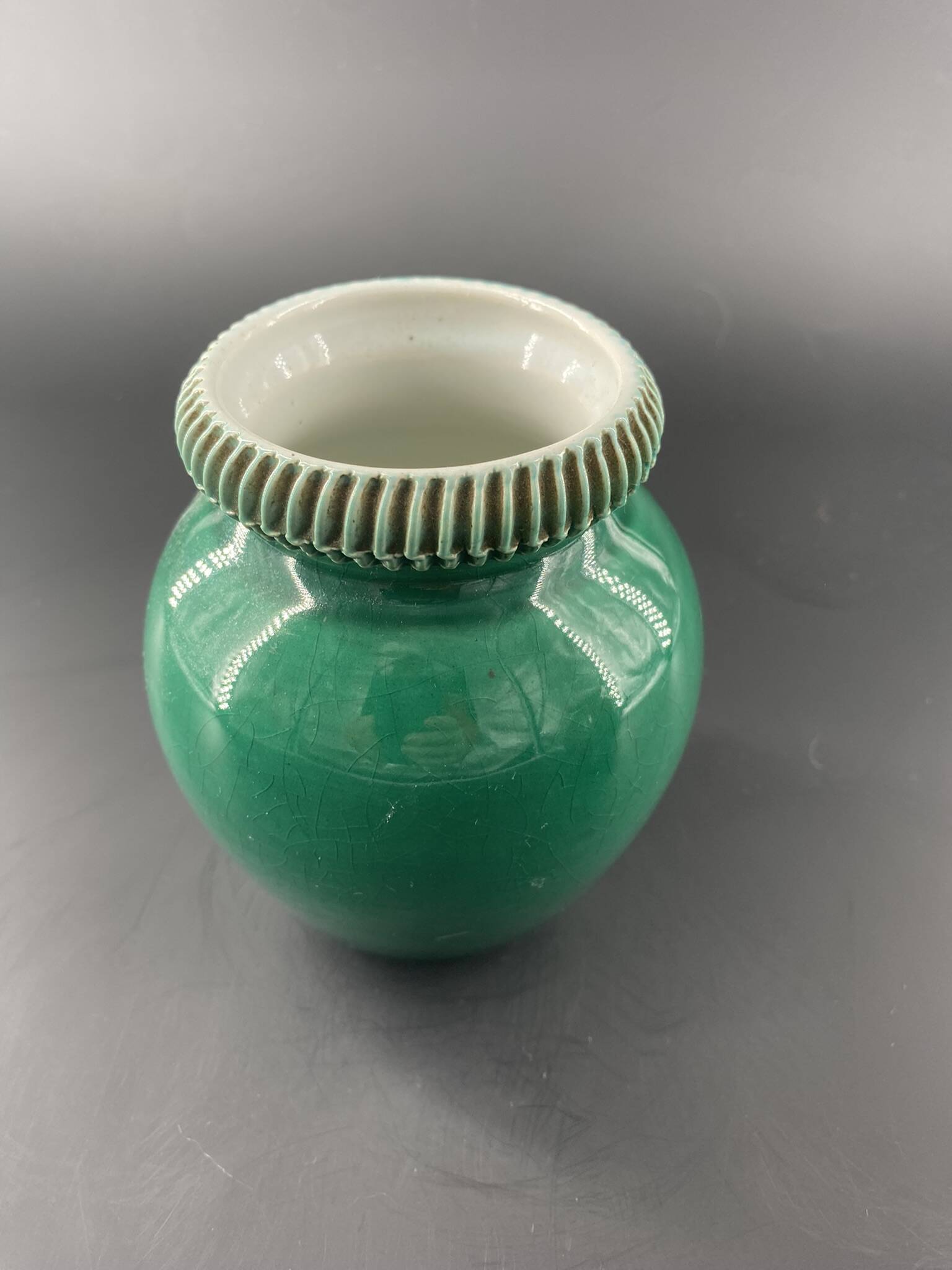 Pol CHAMBOST (1906-1983), Meeting of 2 small ovoid vases with hemmed edges in green/red earthenware