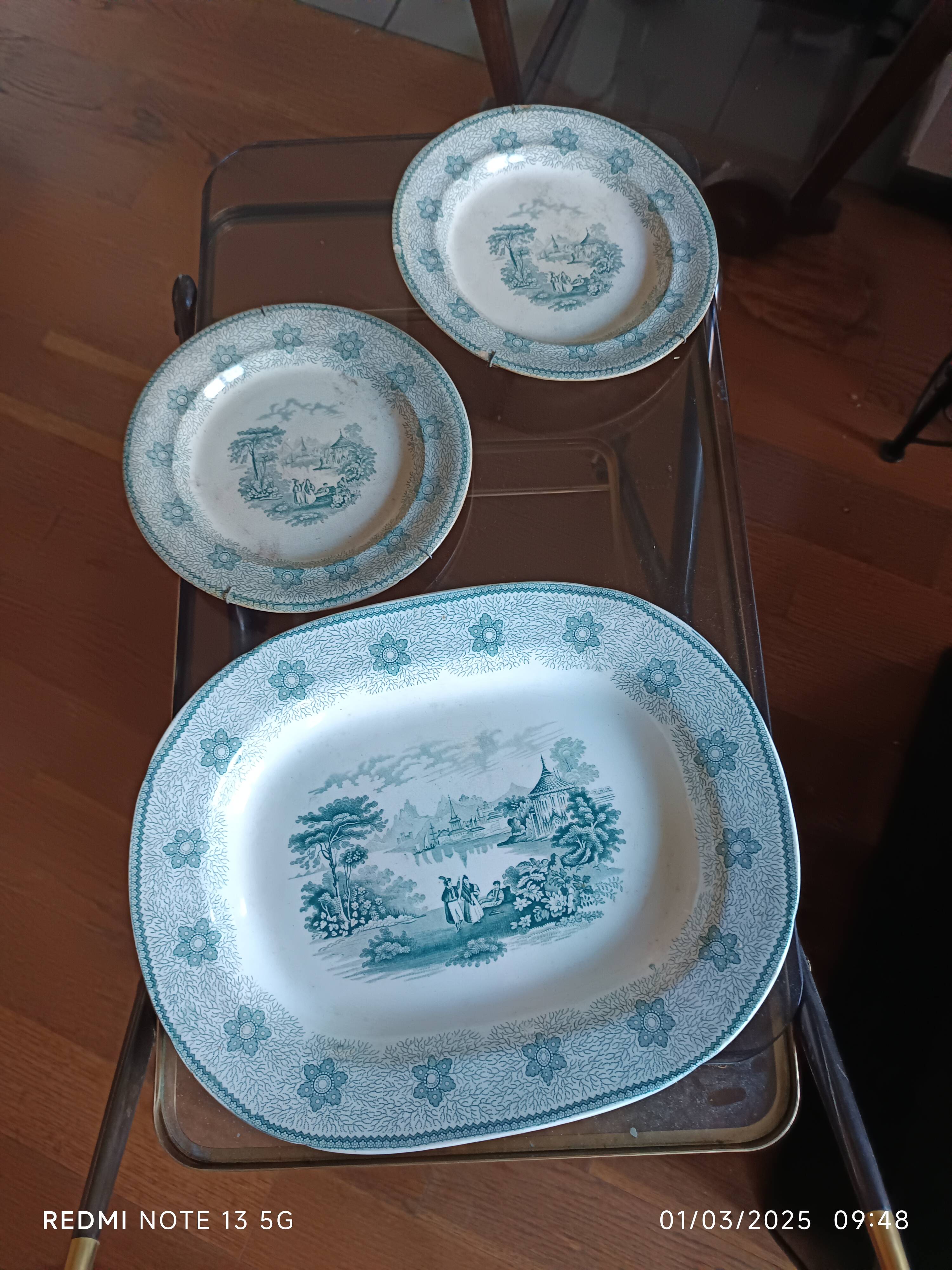 large 19th century earthenware dish and plates with Chinese decor